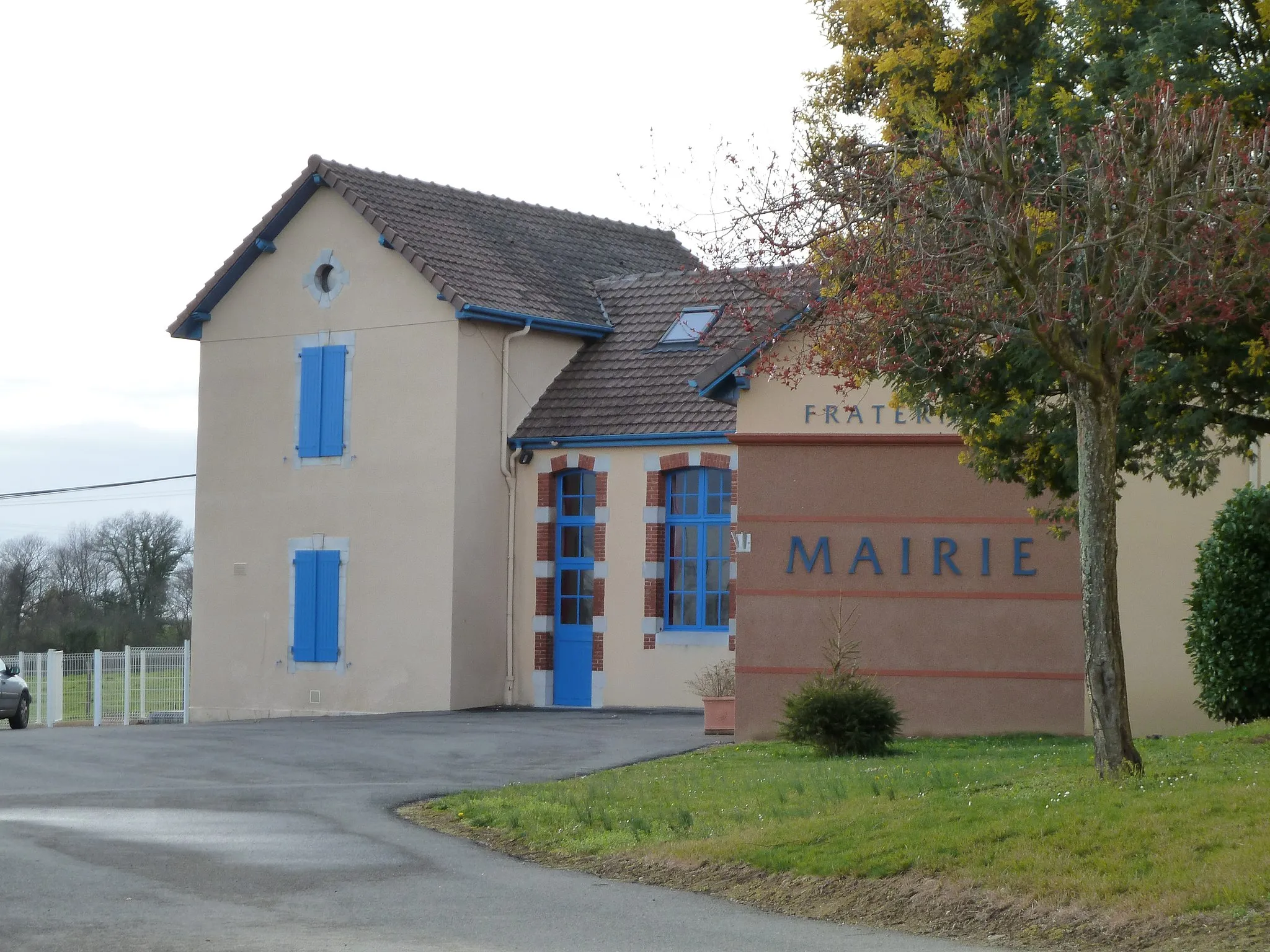 Photo showing: Mairie de Lonçon