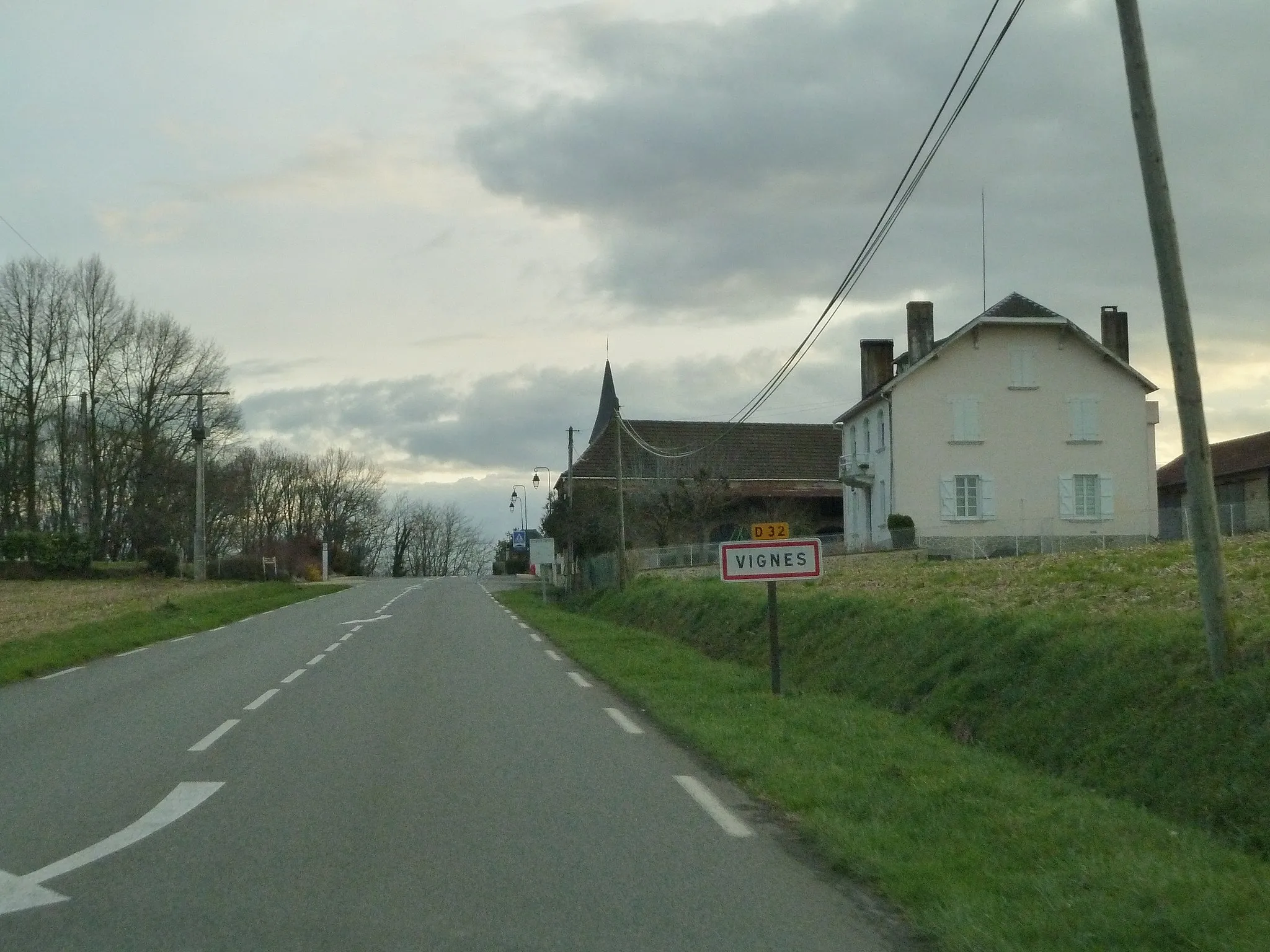 Photo showing: Entrée dans Vignes (Pyrénées-Atlantiques)