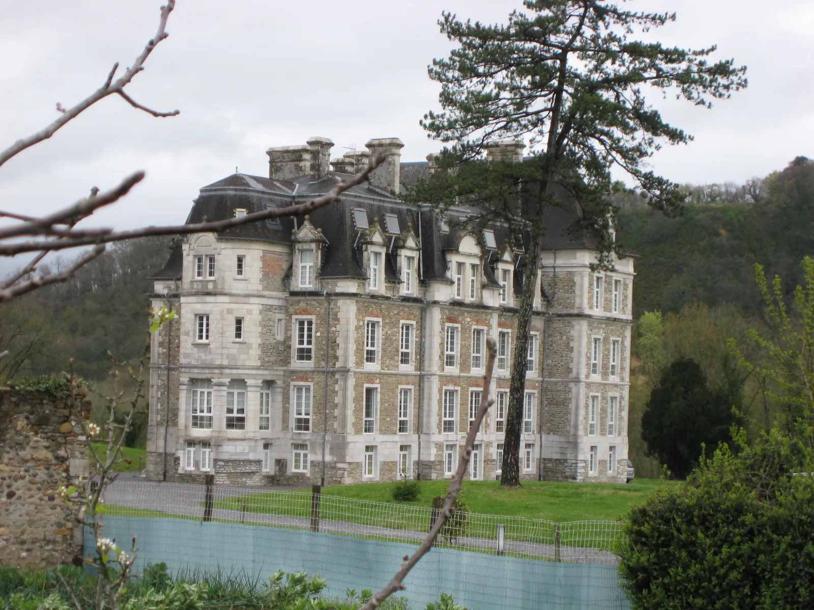 Photo showing: Château d'Escos (Pyrénées-Atlantiques) (Pyrénées).