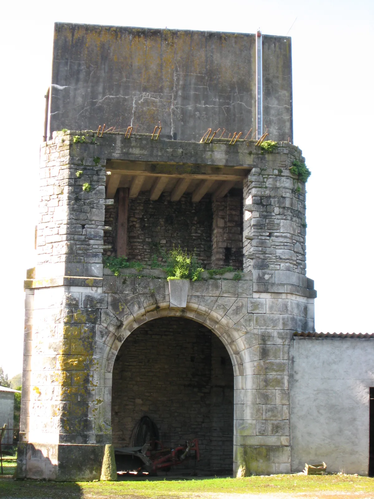 Photo showing: Ancien château d'eau à Labastide-Villefranche (Pyrénées-Atlantiques) (Pyrénées).