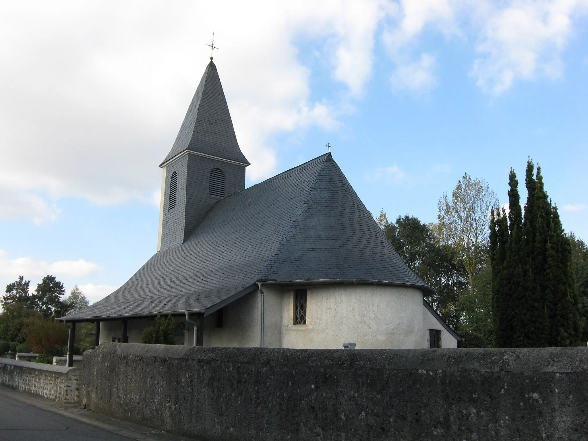 Photo showing: Vue de l'église d'Abidos (Pyrénées Atlantiques) Pyrénées).