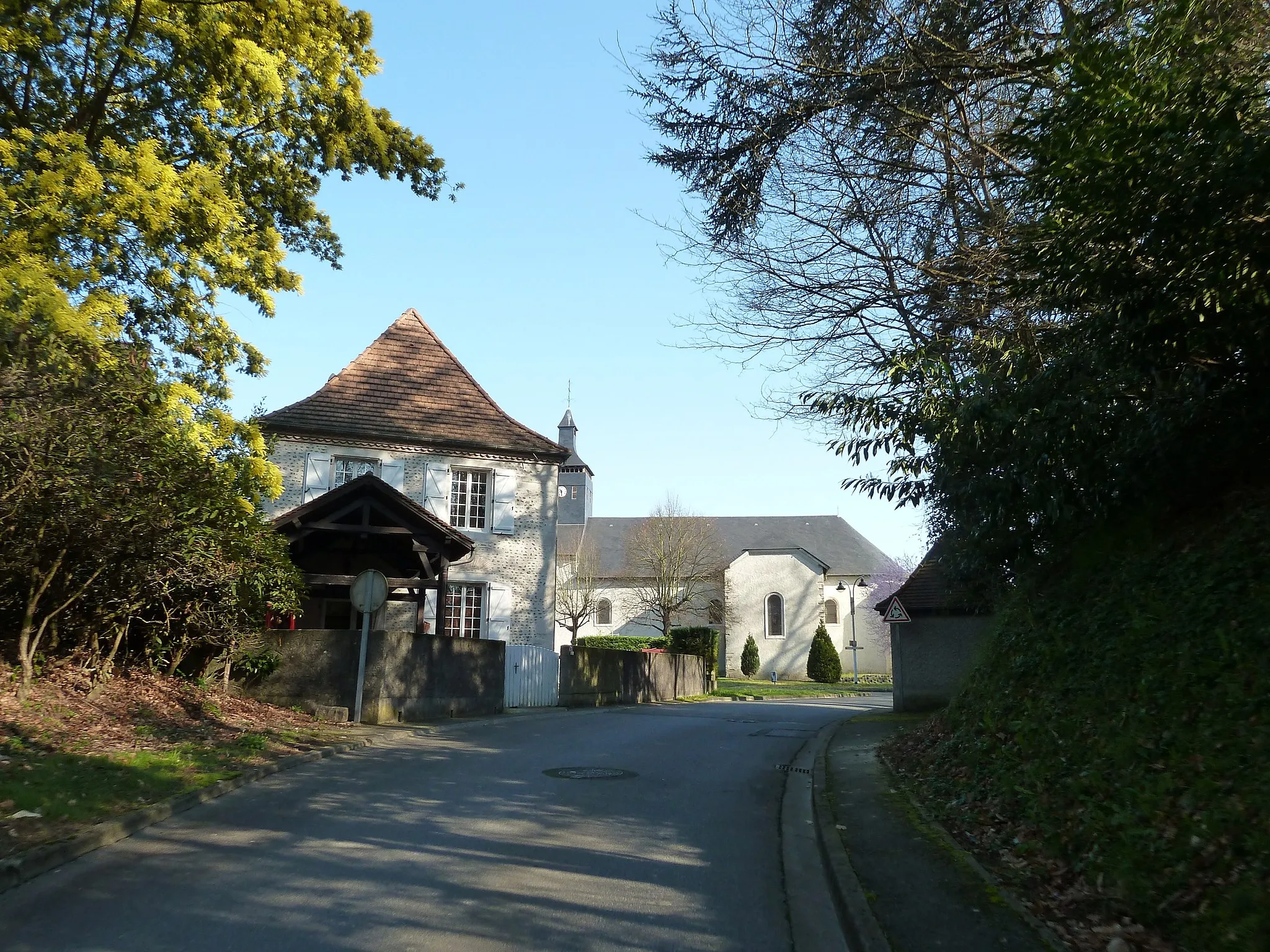 Photo showing: Mont (Pyrénées-Atlantiques)