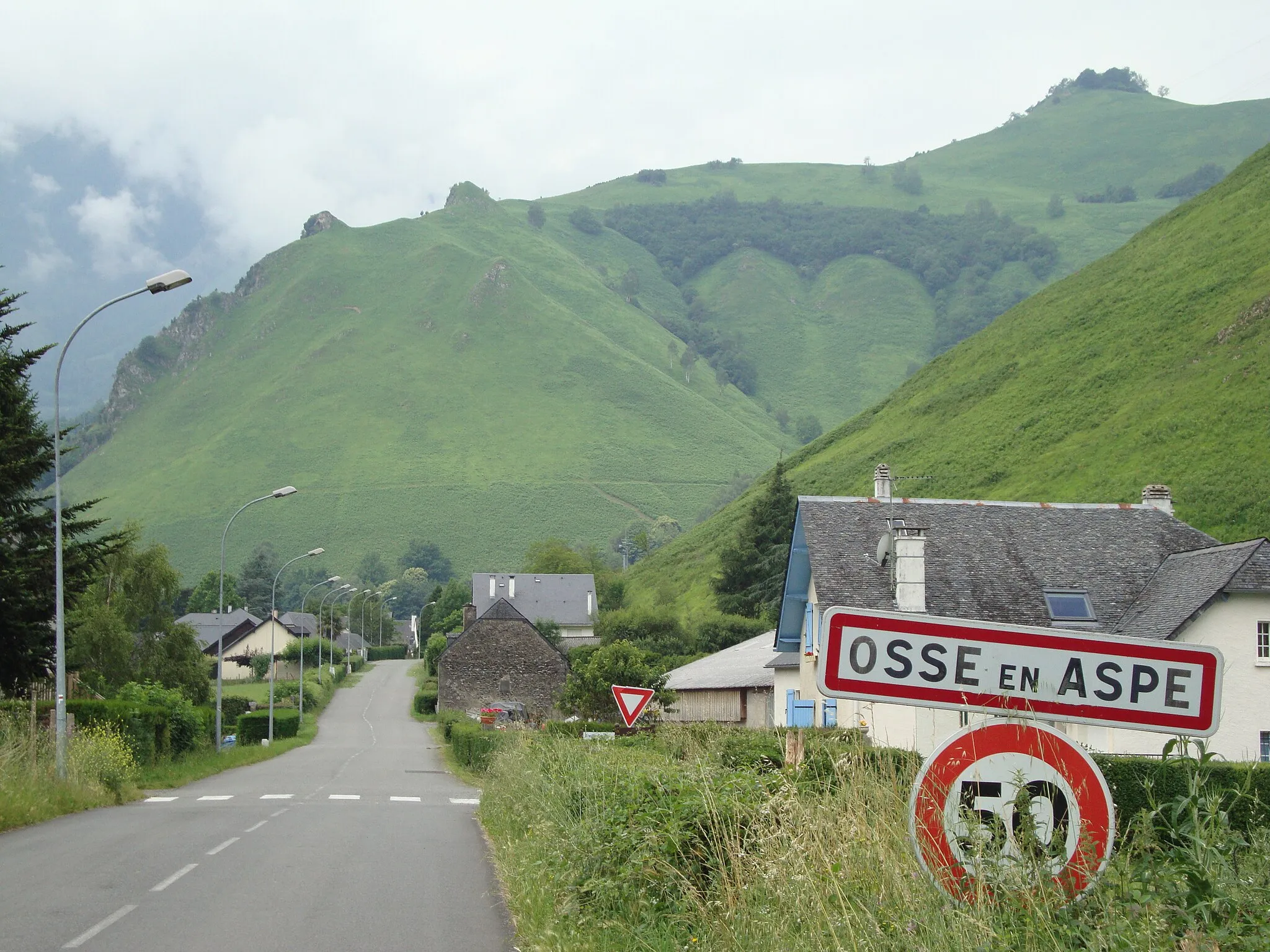 Photo showing: Osse-en-Aspe'(Pyr-Atl, Fr) village entrance