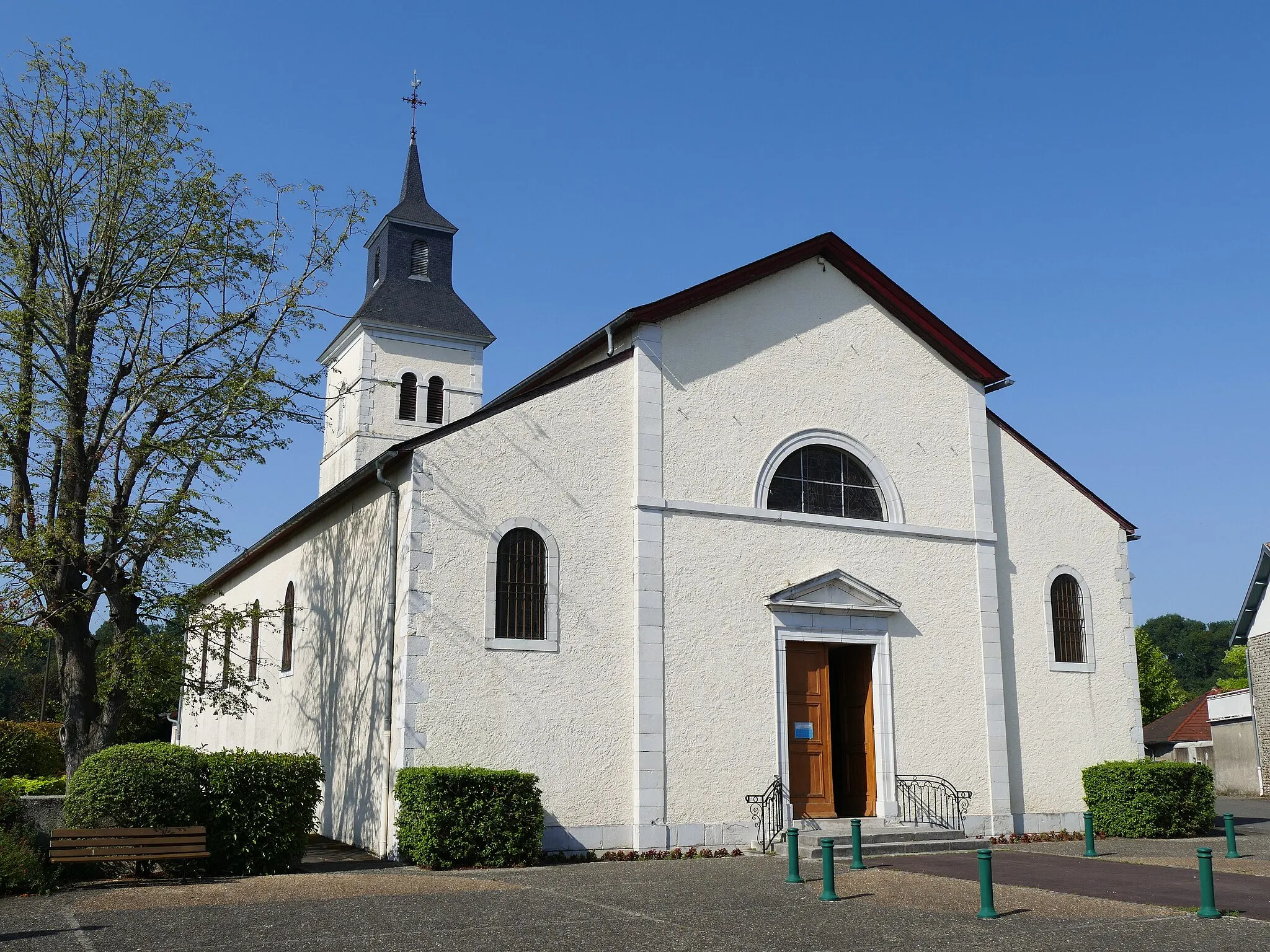 Photo showing: Saint-John-the-Baptist's church in Lons (Pyrénées-Atlantiques, Nouvelle-Aquitaine, France).