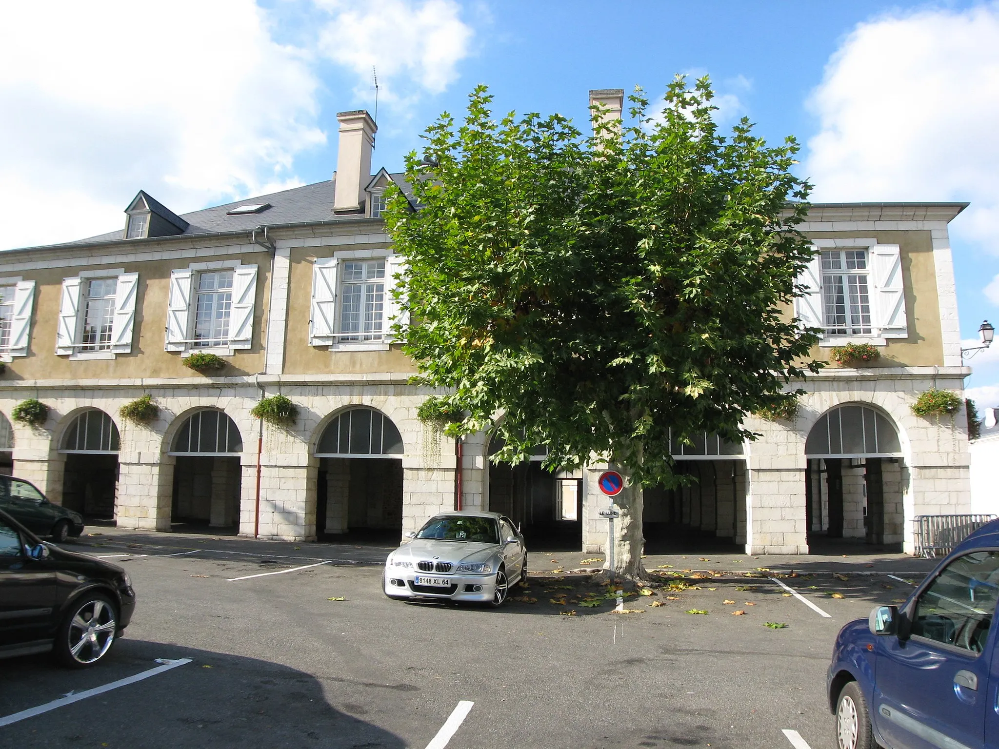 Photo showing: Vue des halles de Monein (Pyrénées Atlantiques) Pyrénées).