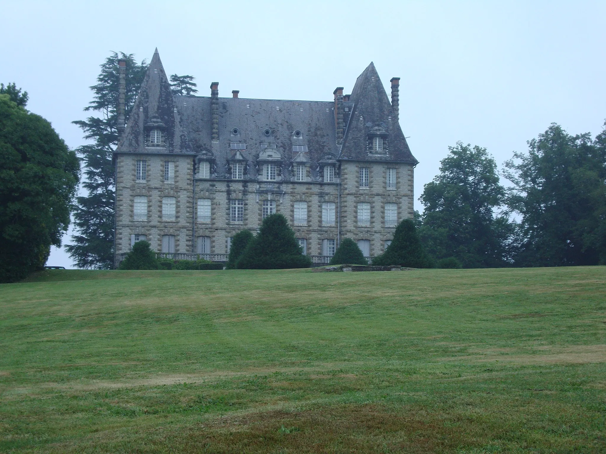 Photo showing: Etcharry (Pyr-Atl, Fr) the castle. In the castle was settles the center "Etcharry, Conseil, Développement et Formation" until 2016. Now it is a catholic school for boys.