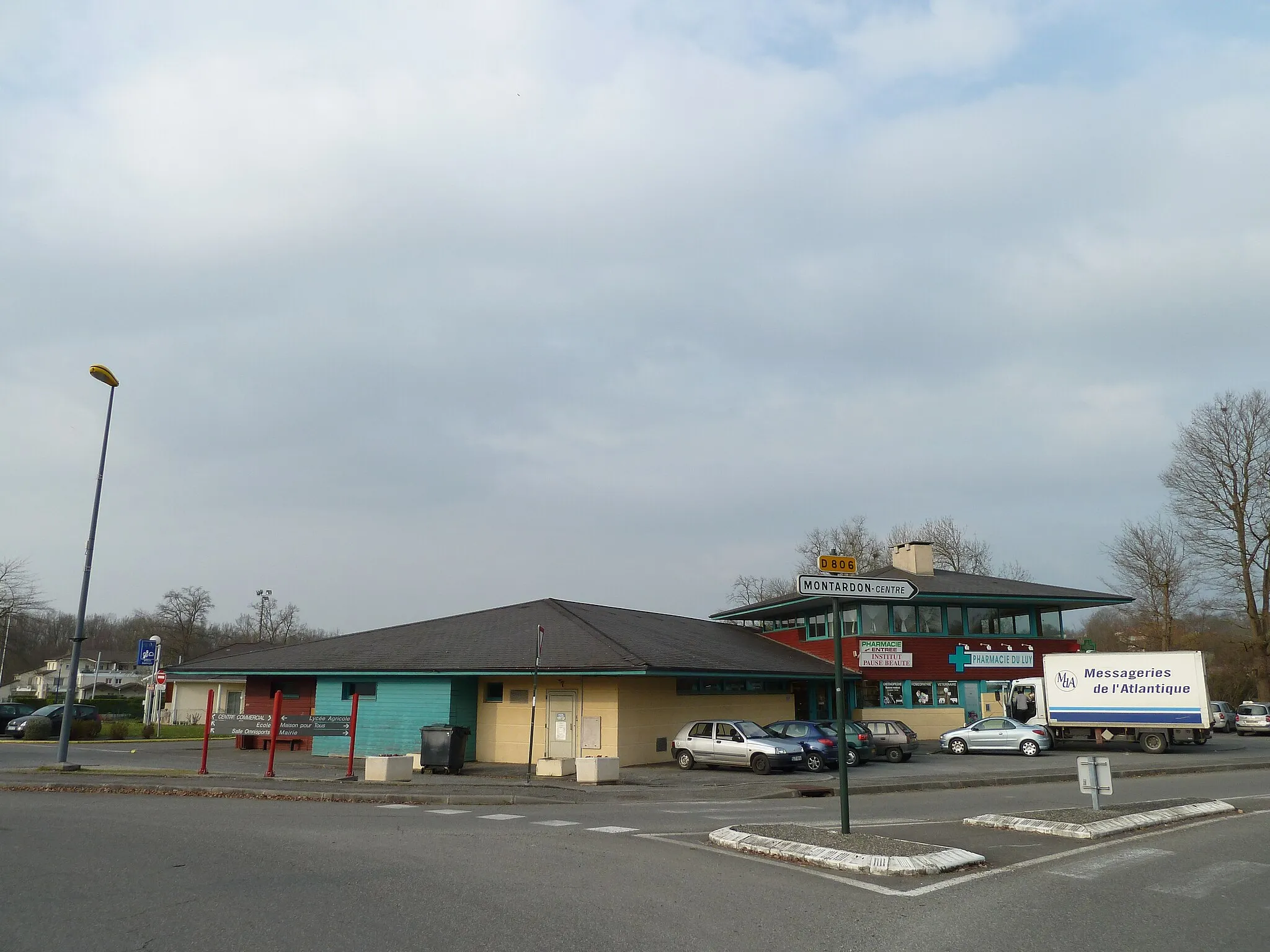 Photo showing: Zone commerciale de Montardon