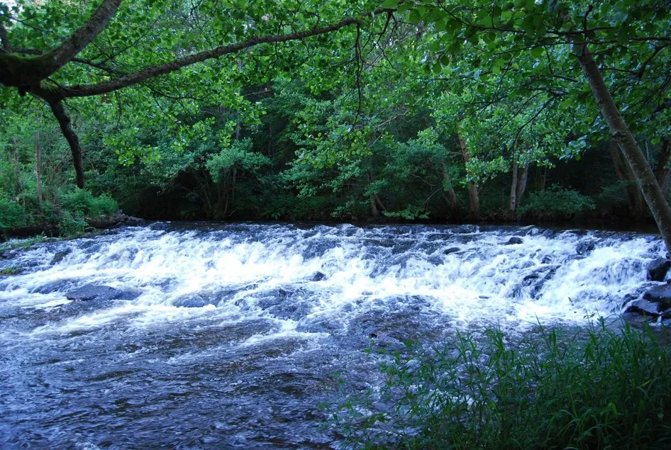 Photo showing: Chaussée du moulin d'Ancette