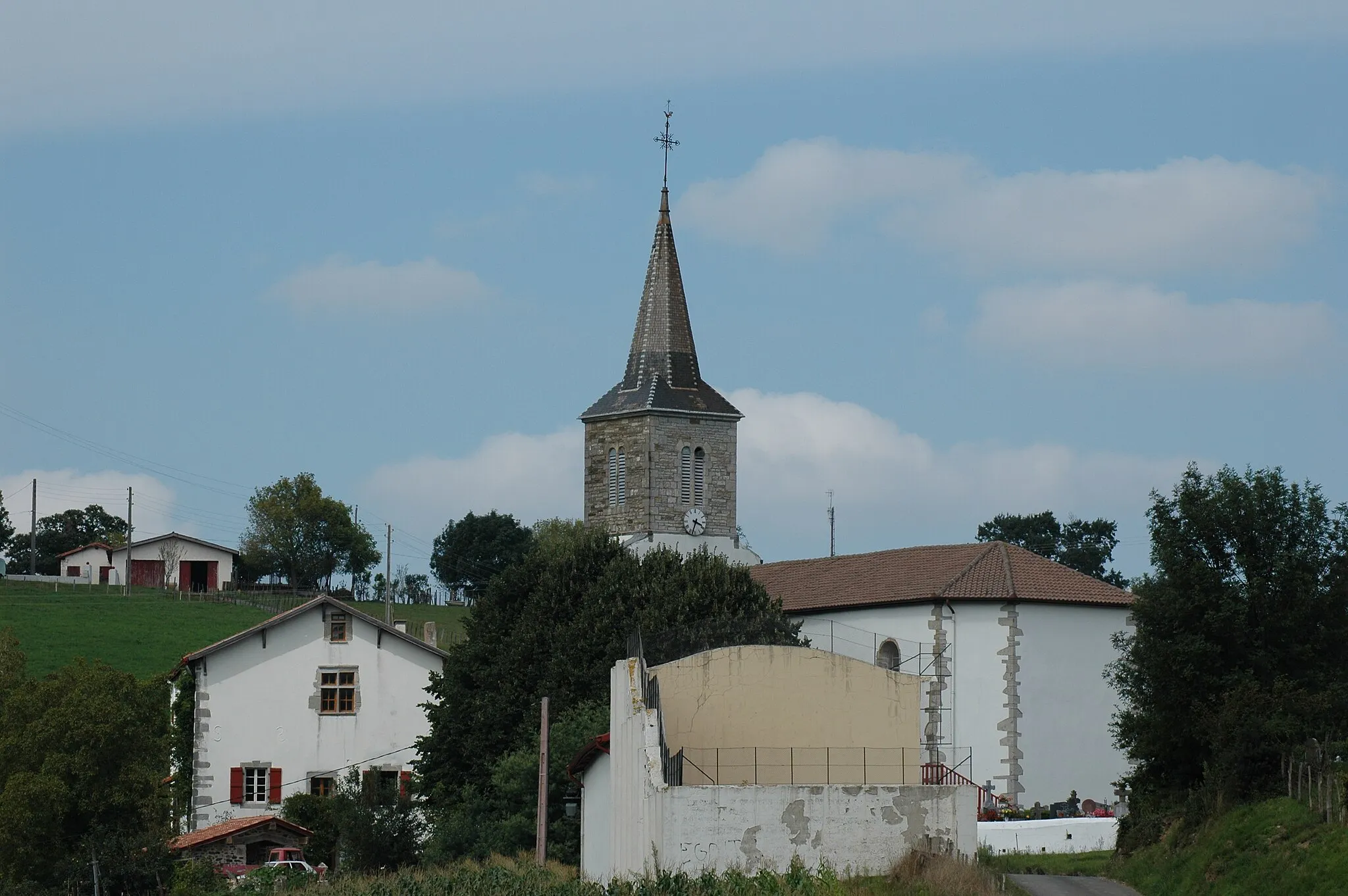 Photo showing: Hélette, fronton place libre adossé à l'église Sainte-Marie