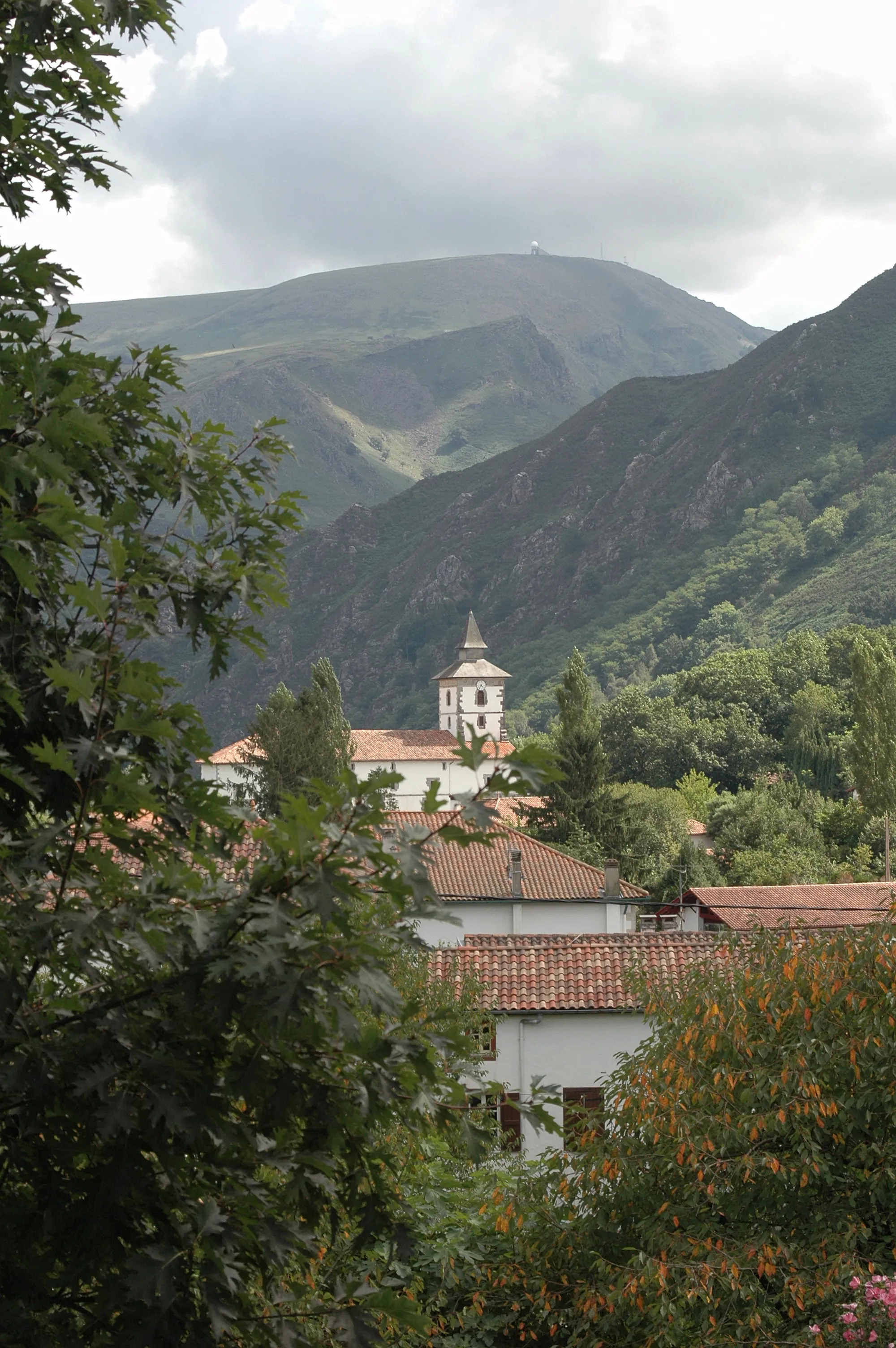 Photo showing: Itxassou, vue sur l'Artzamendi. Photo prise le 03/08/06 par Harrieta171