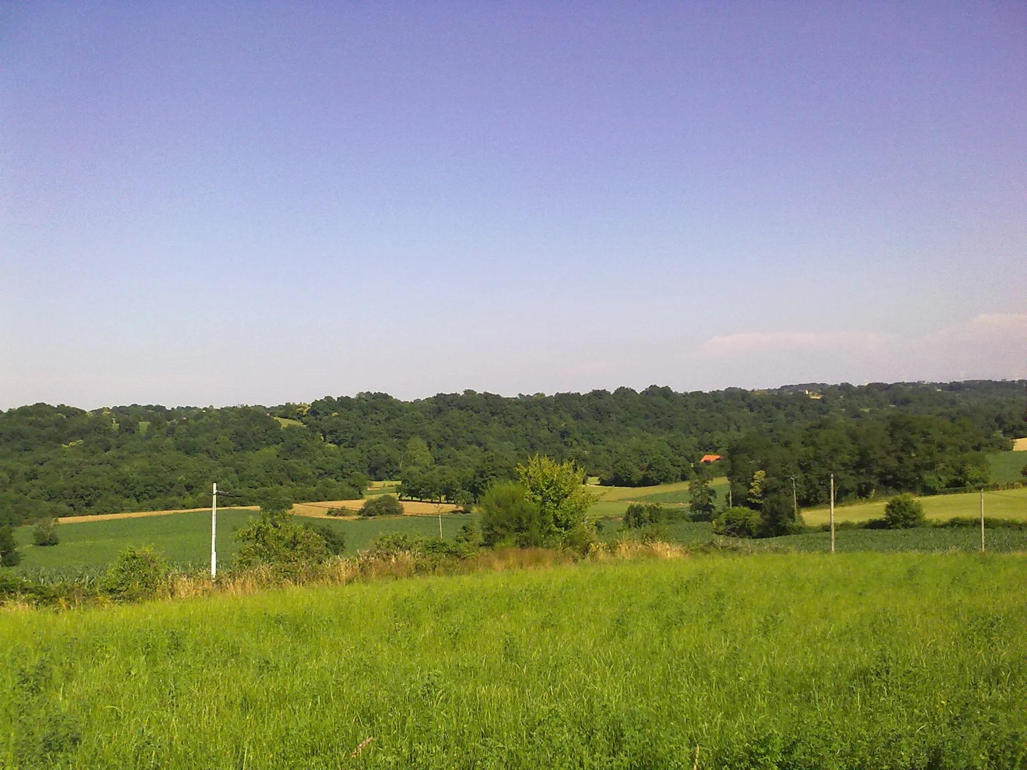 Photo showing: Paysage depuis la mairie d'Anos.