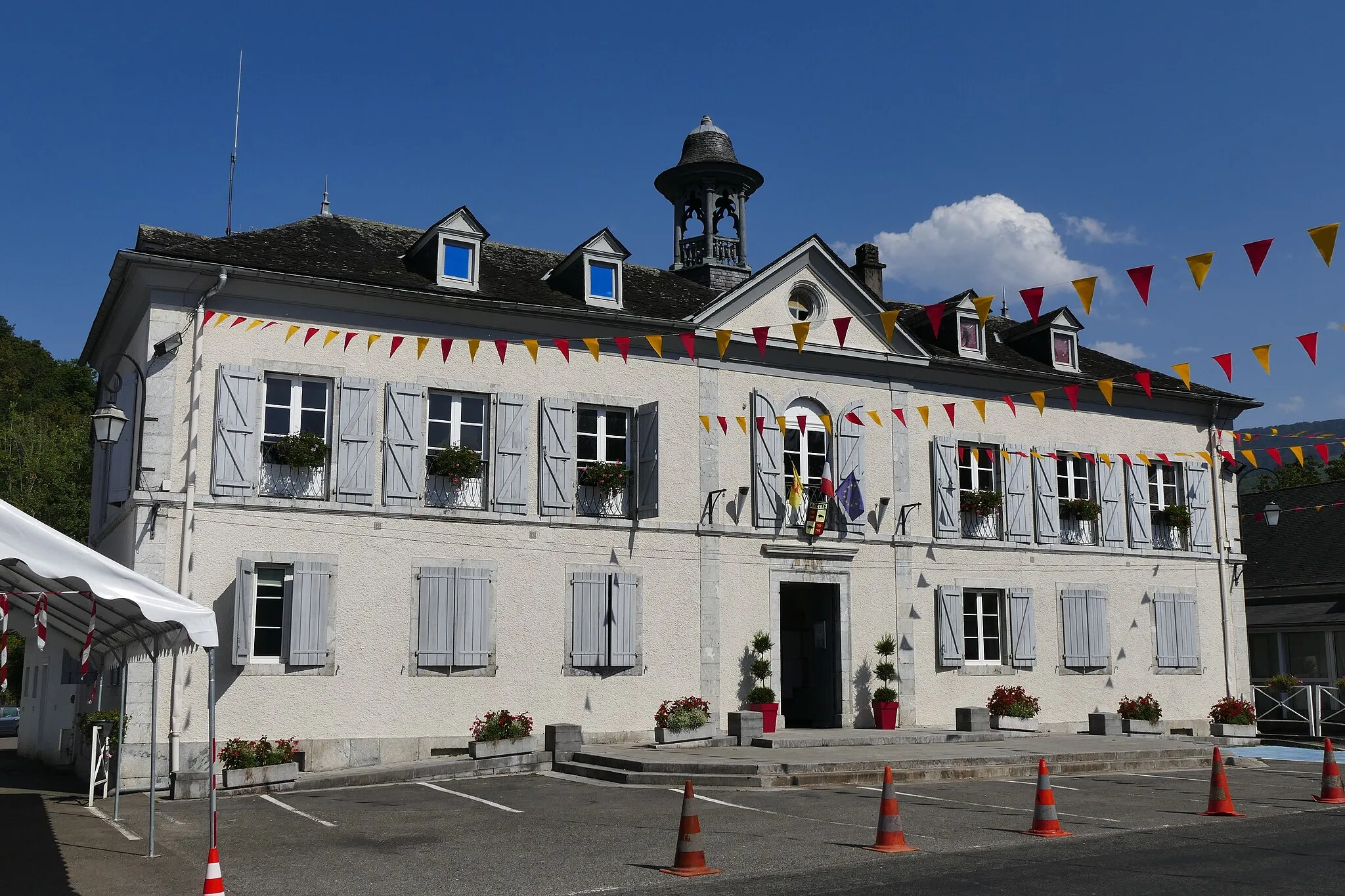 Photo showing: The city hall in Arette (Pyrénées-Atlantiques, Nouvelle-Aquitaine, France).