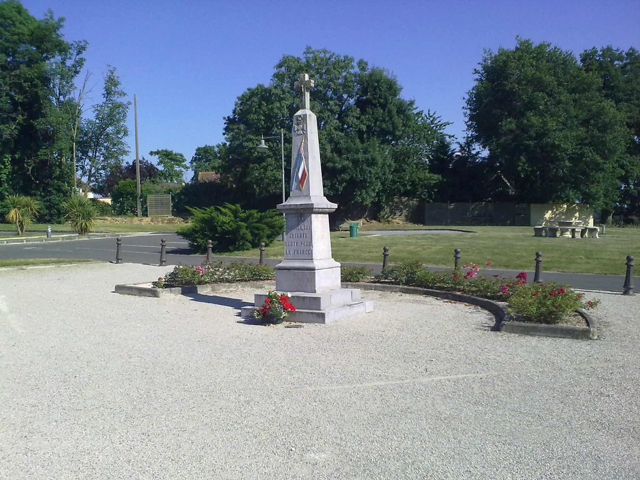Photo showing: Monument aux morts de Barinque.