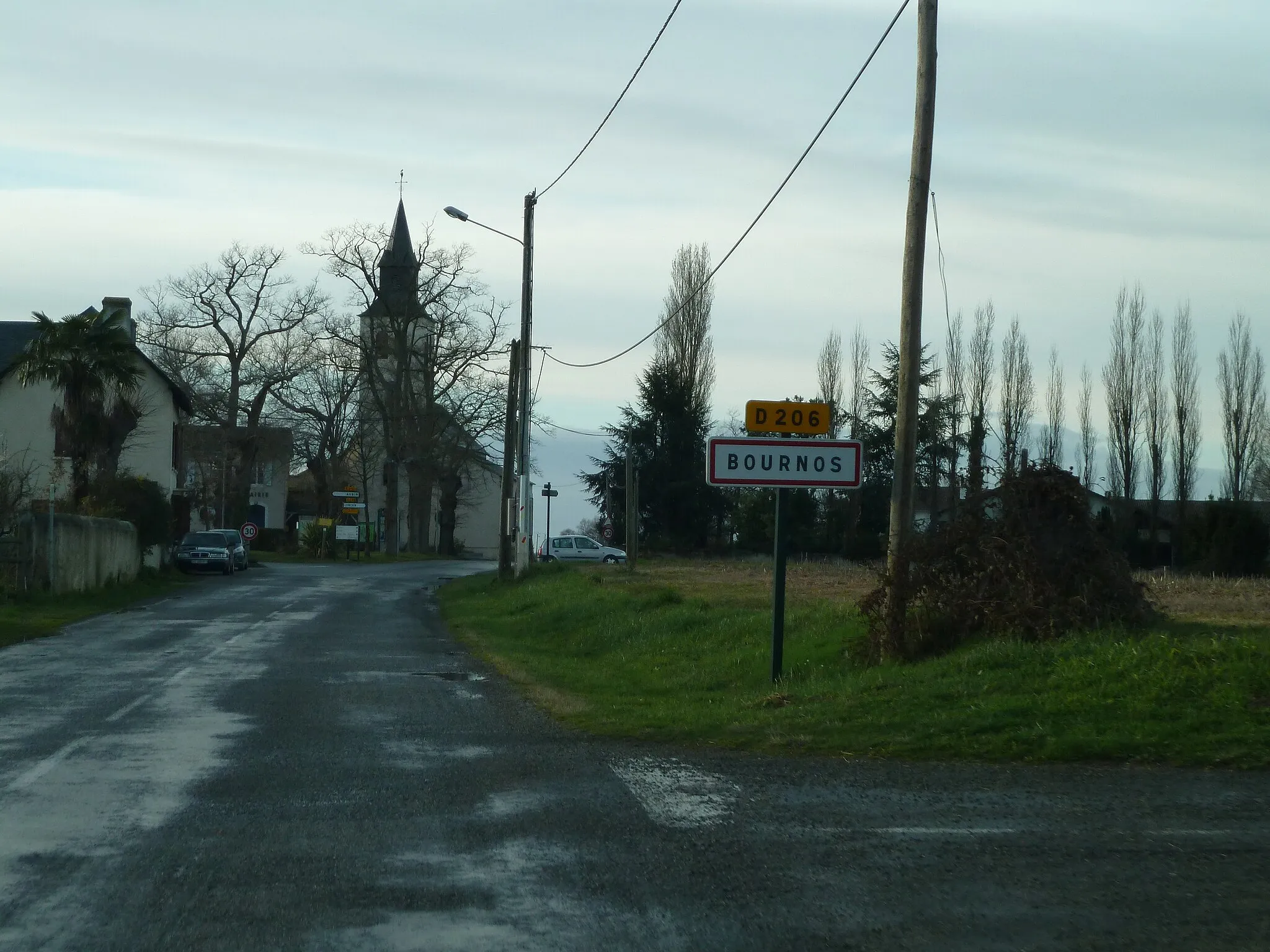 Photo showing: Entrée dans Bournos