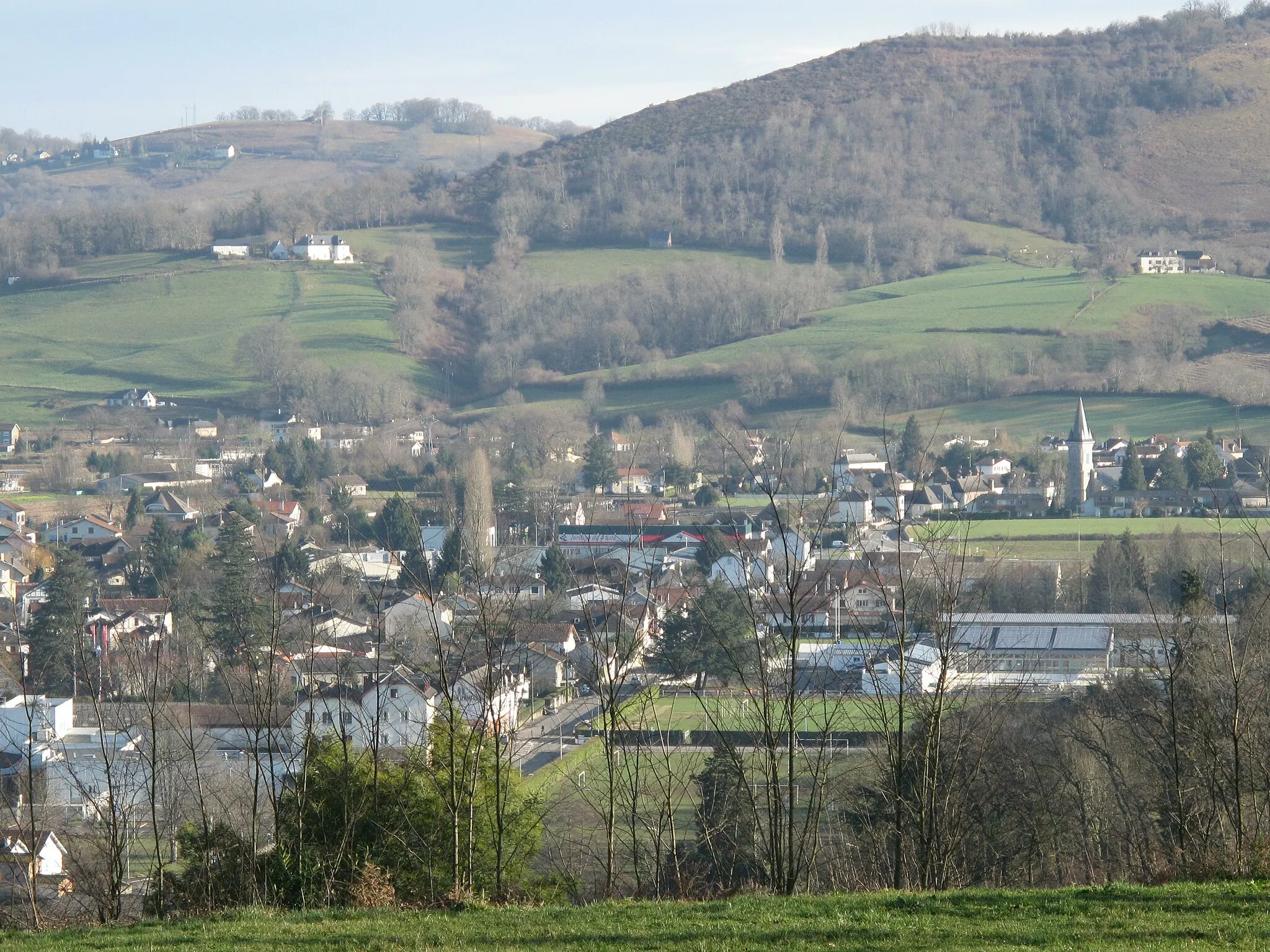 Photo showing: The village of Chéraute seen from the castle of Mauléon-Licharre, (Pyrénées-Atlantiques, France).