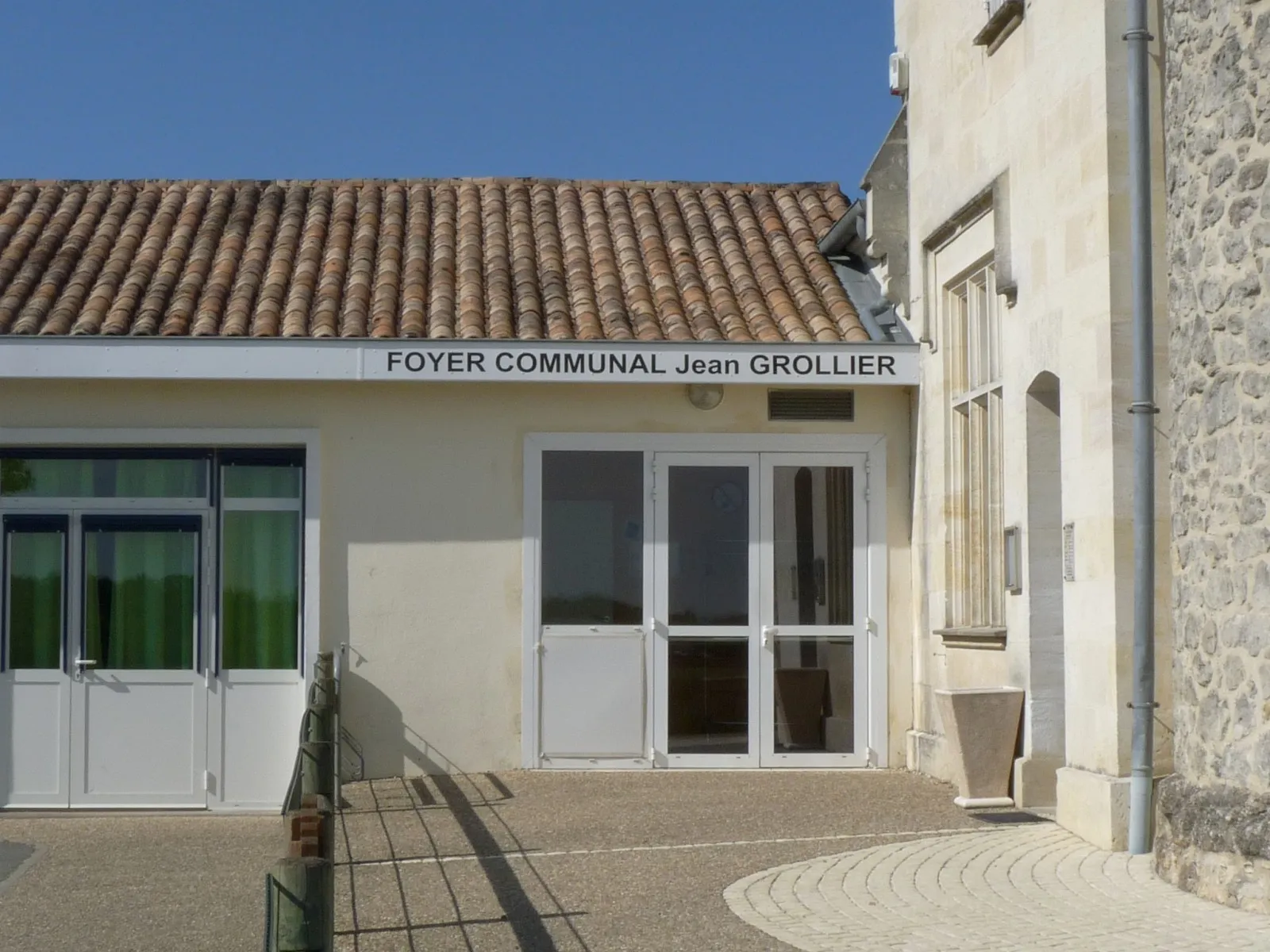 Photo showing: Foyer communal Jean-Grollier, Bonzac, Gironde, France