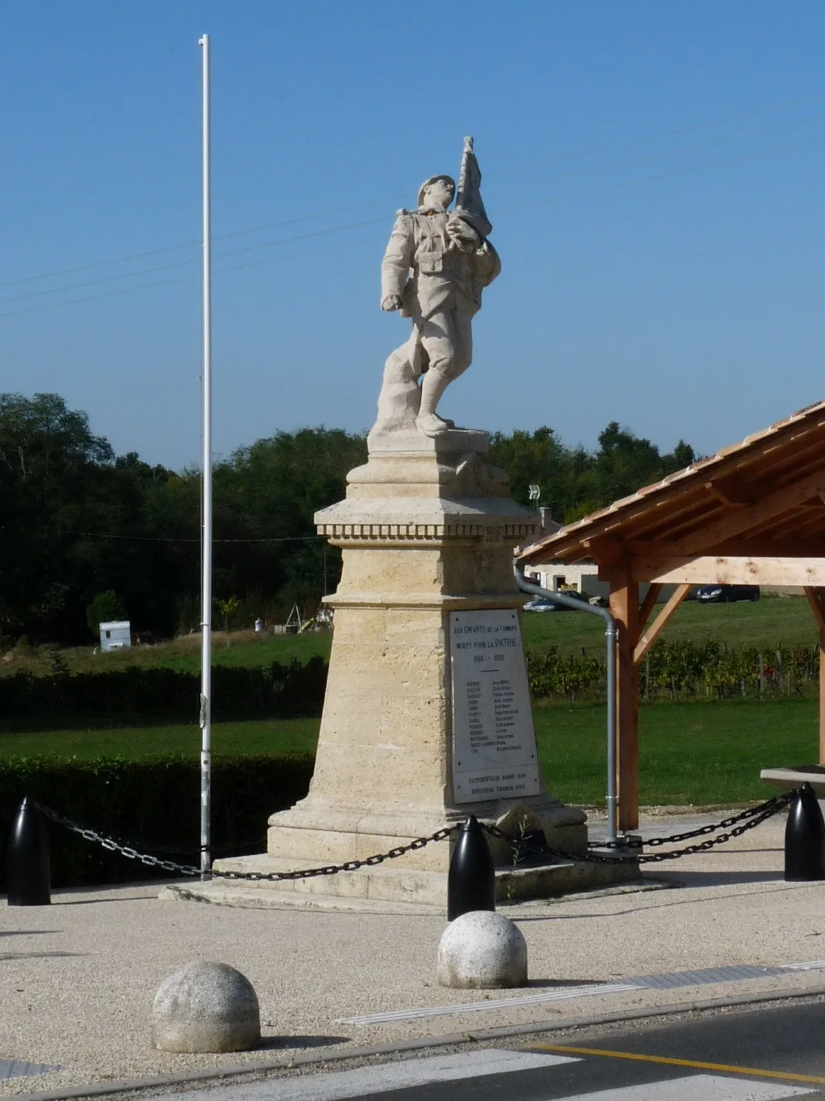 Photo showing: Monument aux morts, Saint-Trojan, Gironde, France