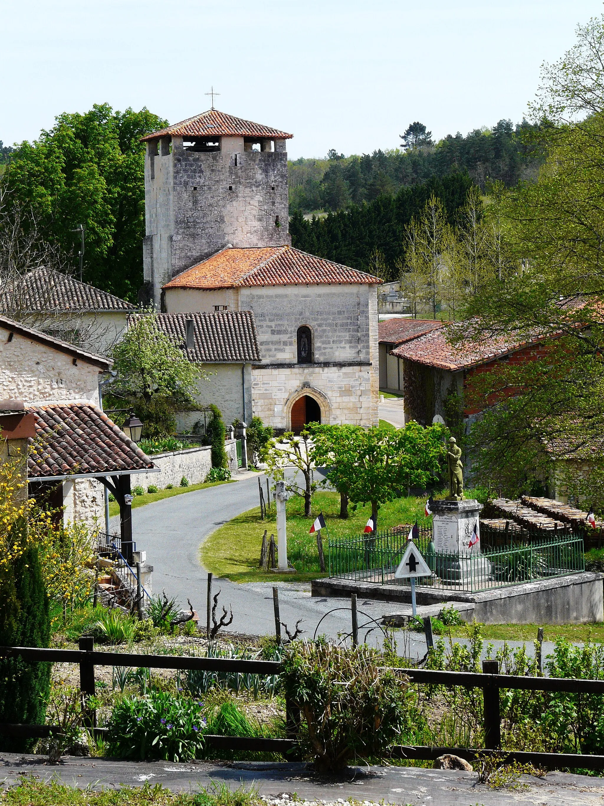Photo showing: Vue générale de Bussac, Dordogne, France