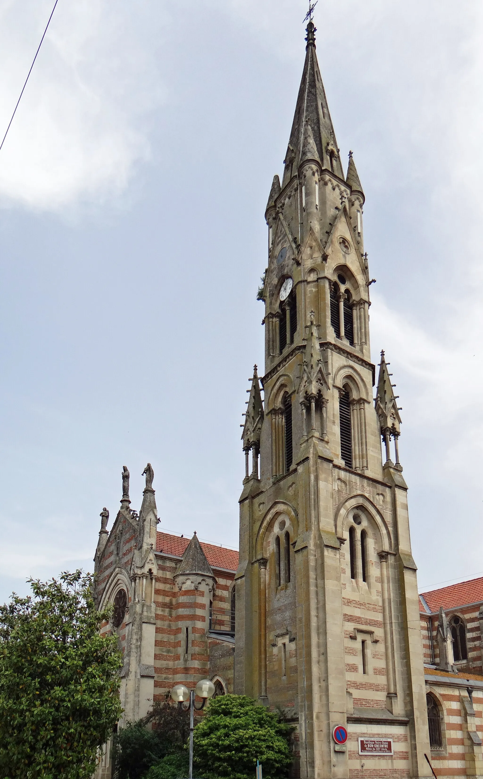 Photo showing: Bon-Encontre - Basilique Notre-Dame - Clocher