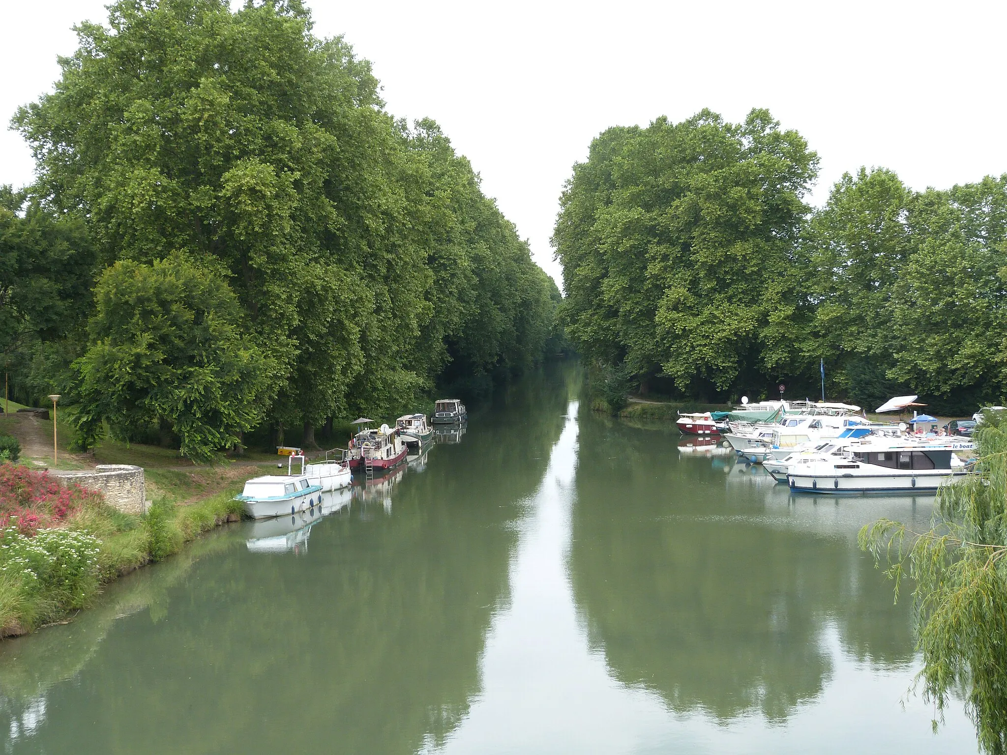 Photo showing: Le canal de Garonne à Damazan