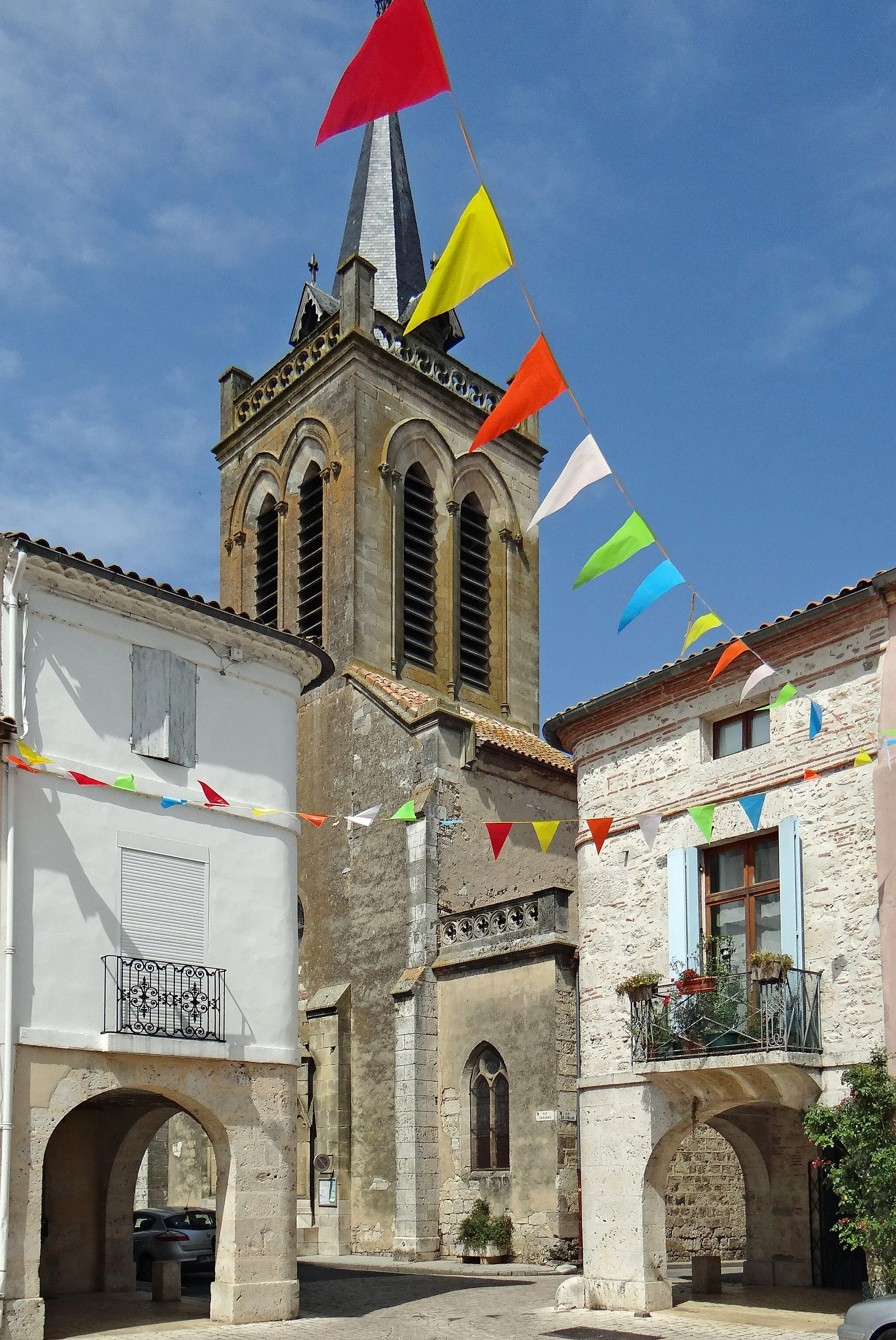 Photo showing: Damazan - Église Notre-Dame vue depuis la place Armand-Fallières