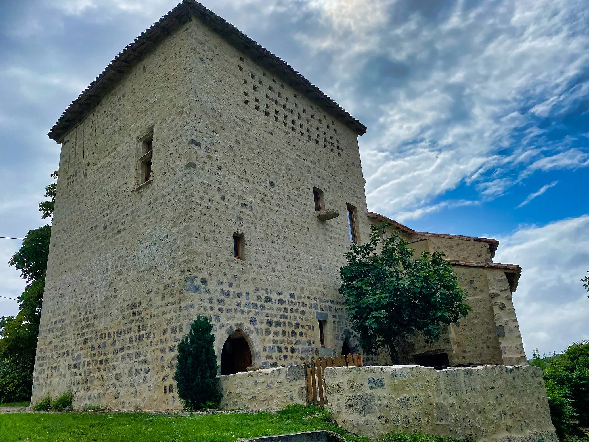 Photo showing: Tour-salle aka Tour d'Asquet or Tour d'Asquets post renovation 2021