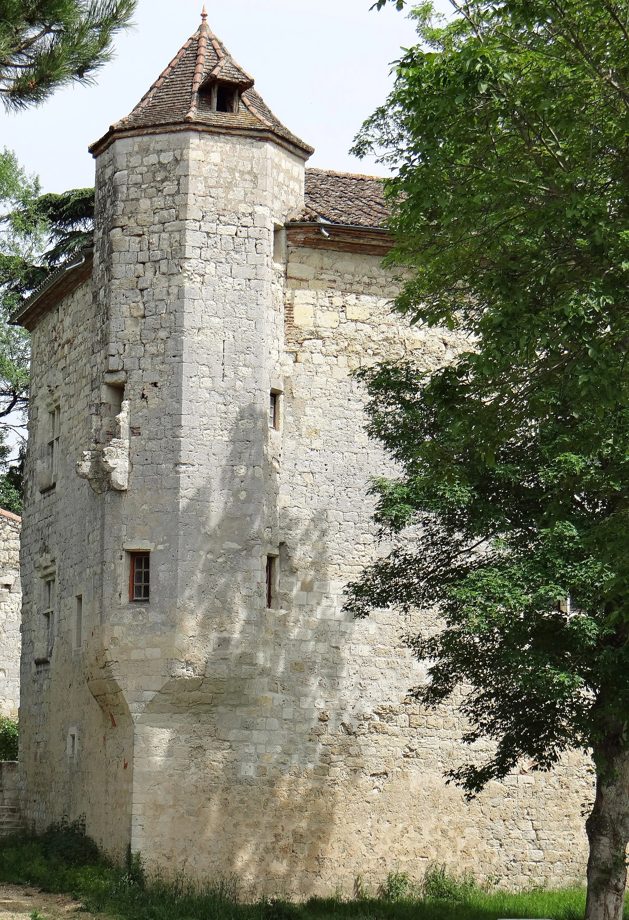 Photo showing: Château de Lafox - Façade sud - Echauguette