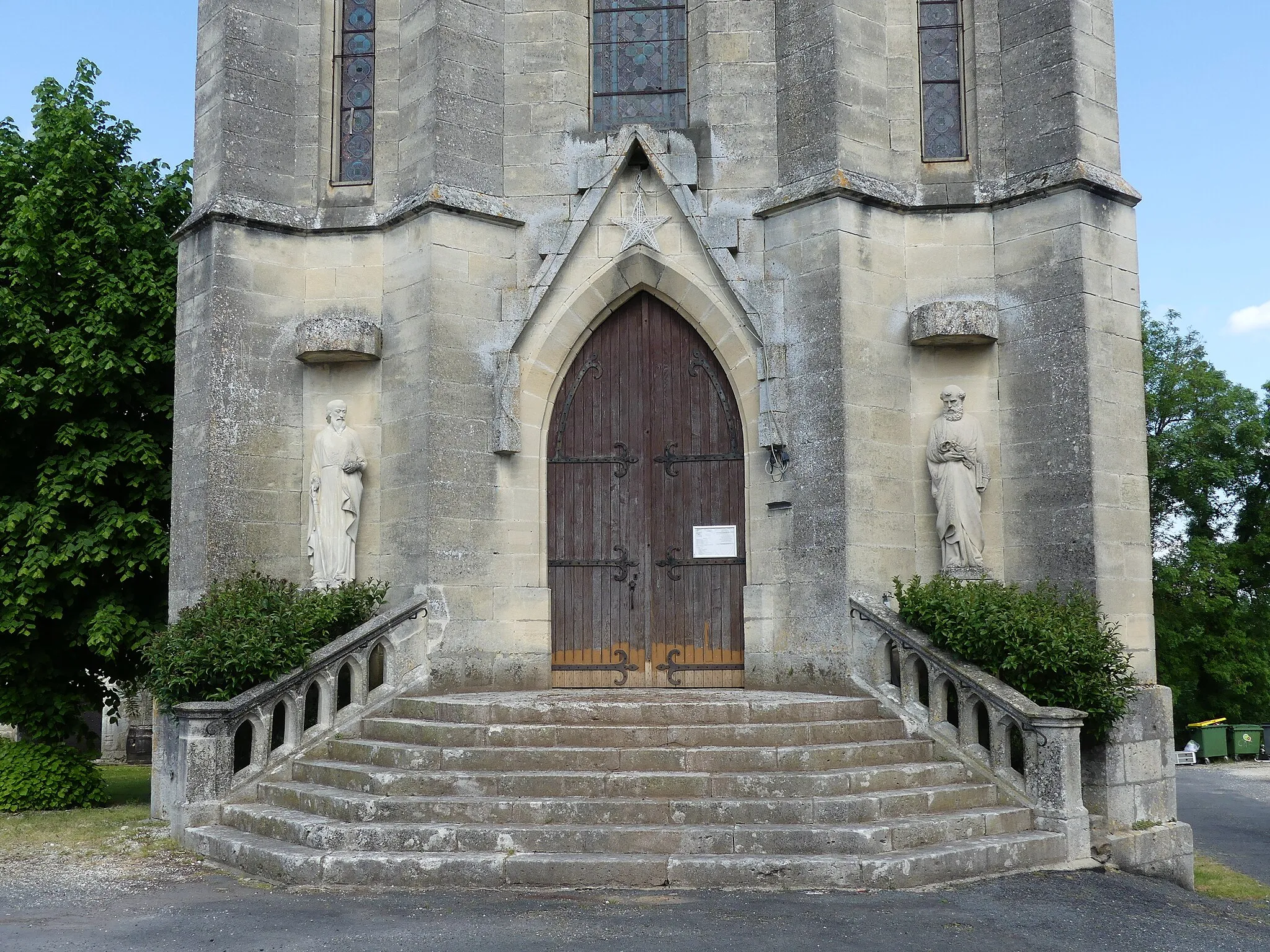 Photo showing: Le portail de l'église de Bouniagues, Dordogne, France.