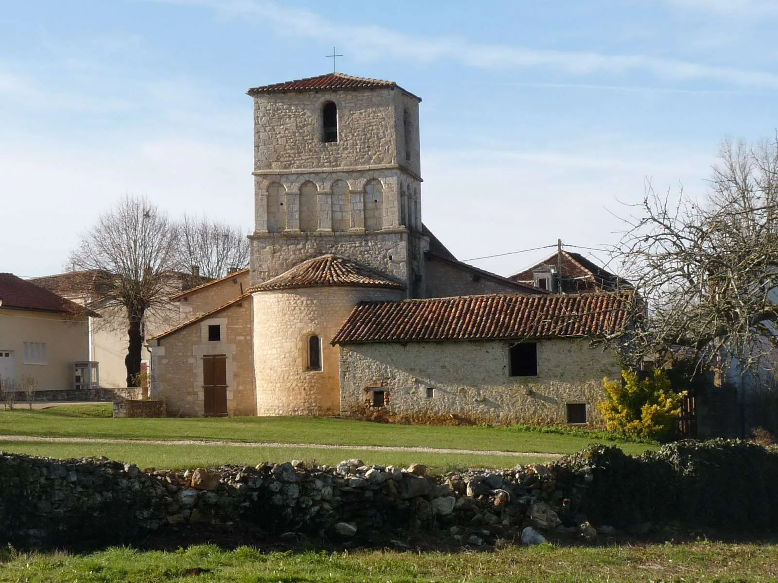 Photo showing: église d'Hautefaye, Dordogne, France; vue du nord-est