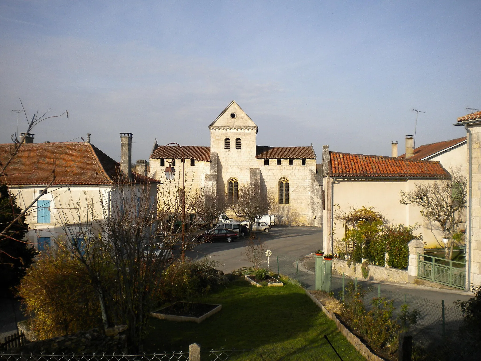 Photo showing: The church and village center of Monsec, Dordogne, France.