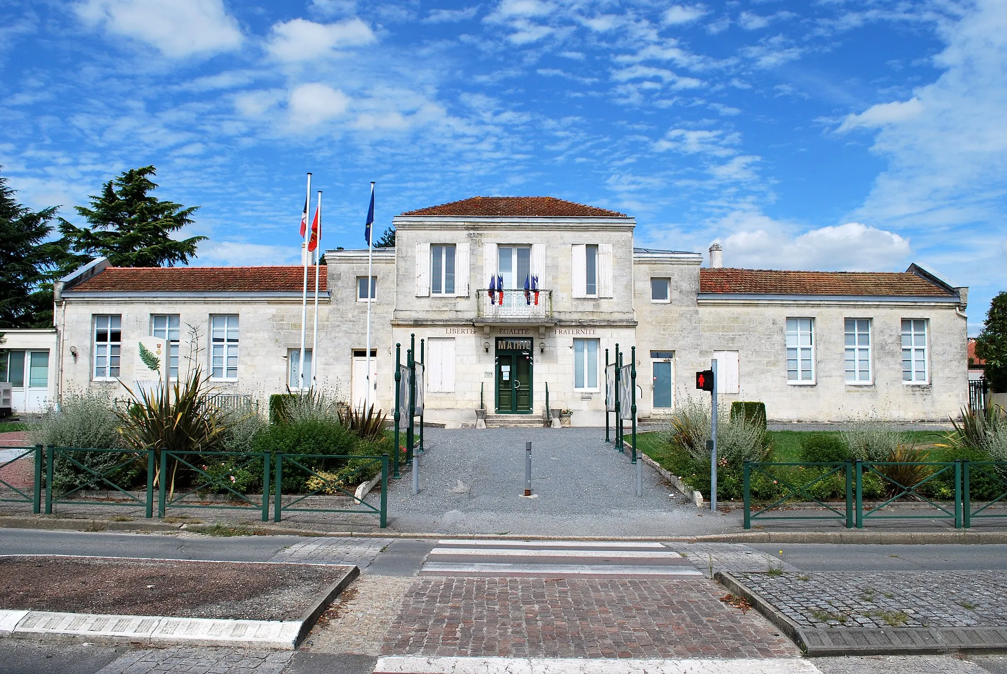 Photo showing: Mairie de Pompignac (Gironde, France).