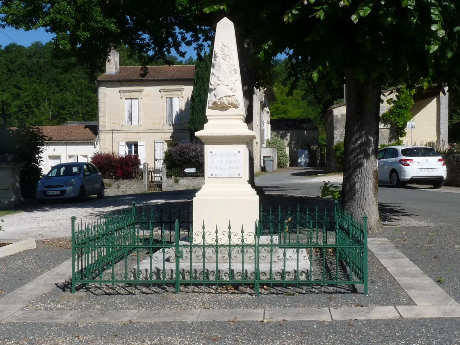 Photo showing: Monument aux morts, bourg de St-Cibard, Gironde, France
