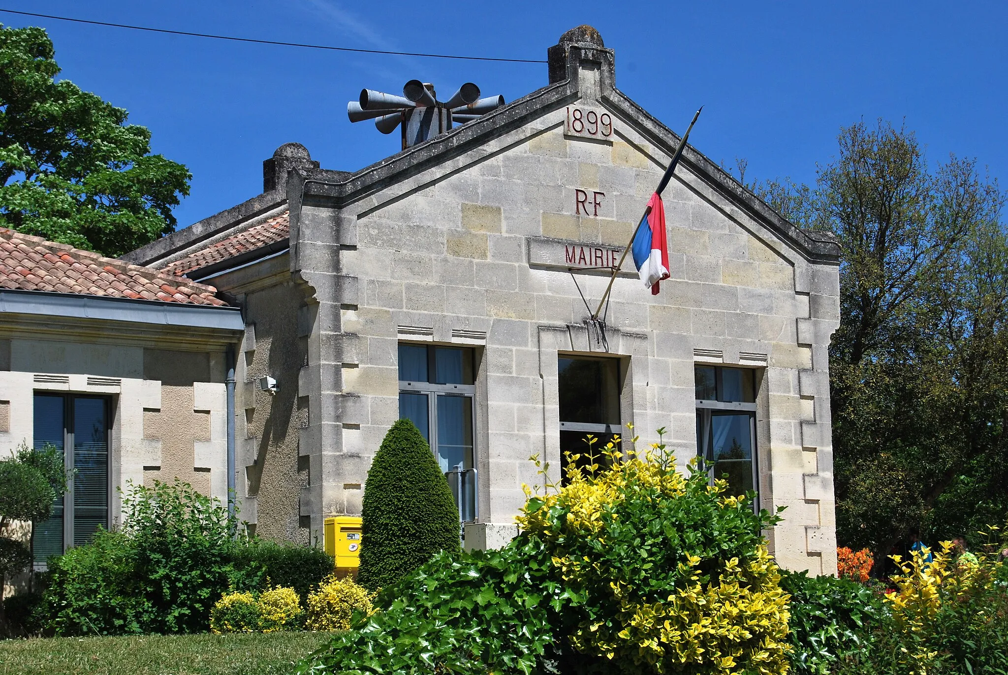 Photo showing: Mairie cursan