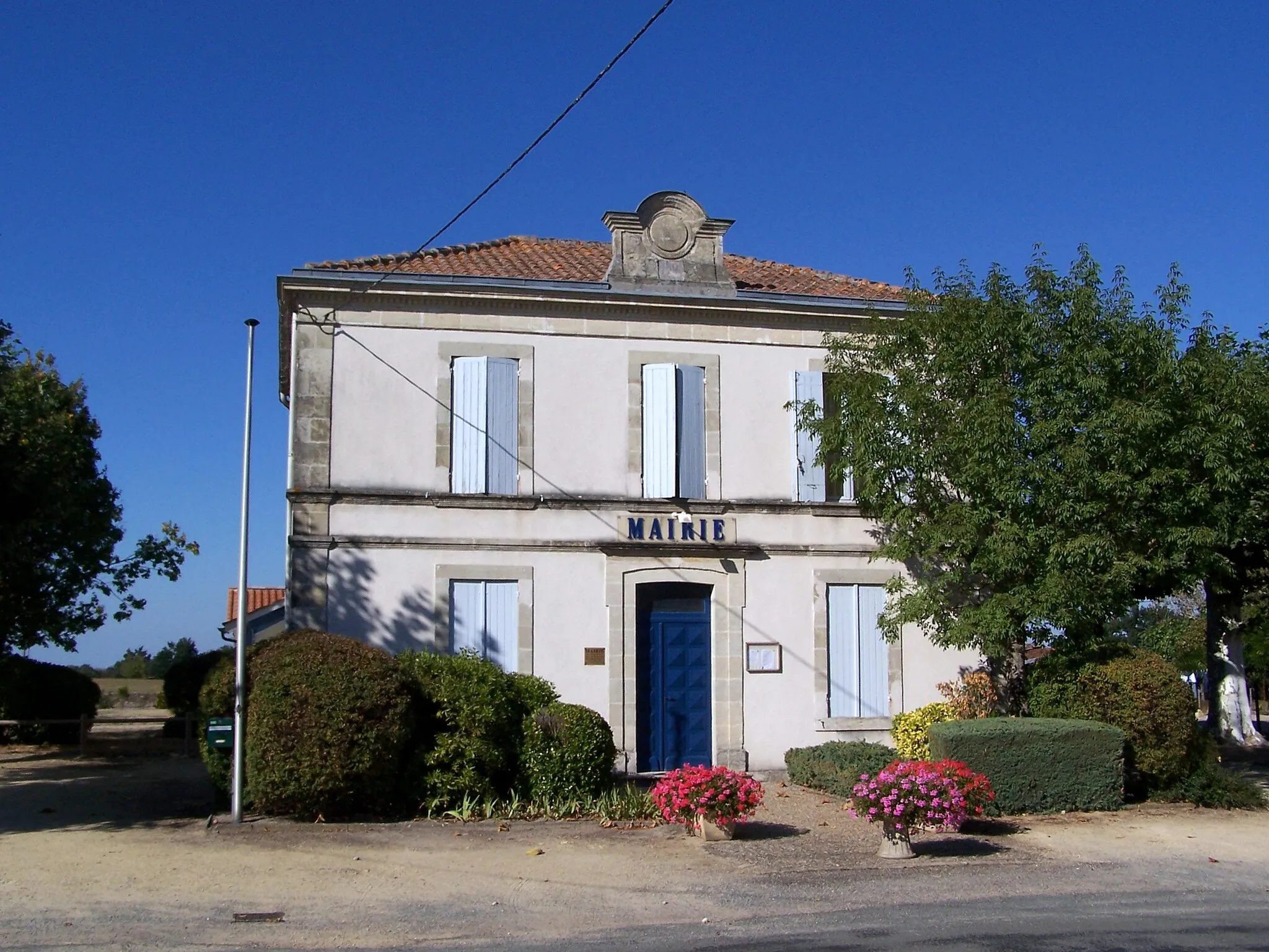 Photo showing: Town hall of Cours-les-Bains (Gironde, France)