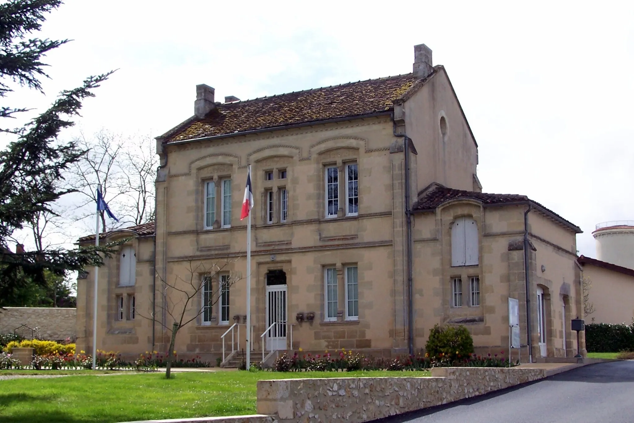 Photo showing: Town hall of Budos (Gironde, France)
