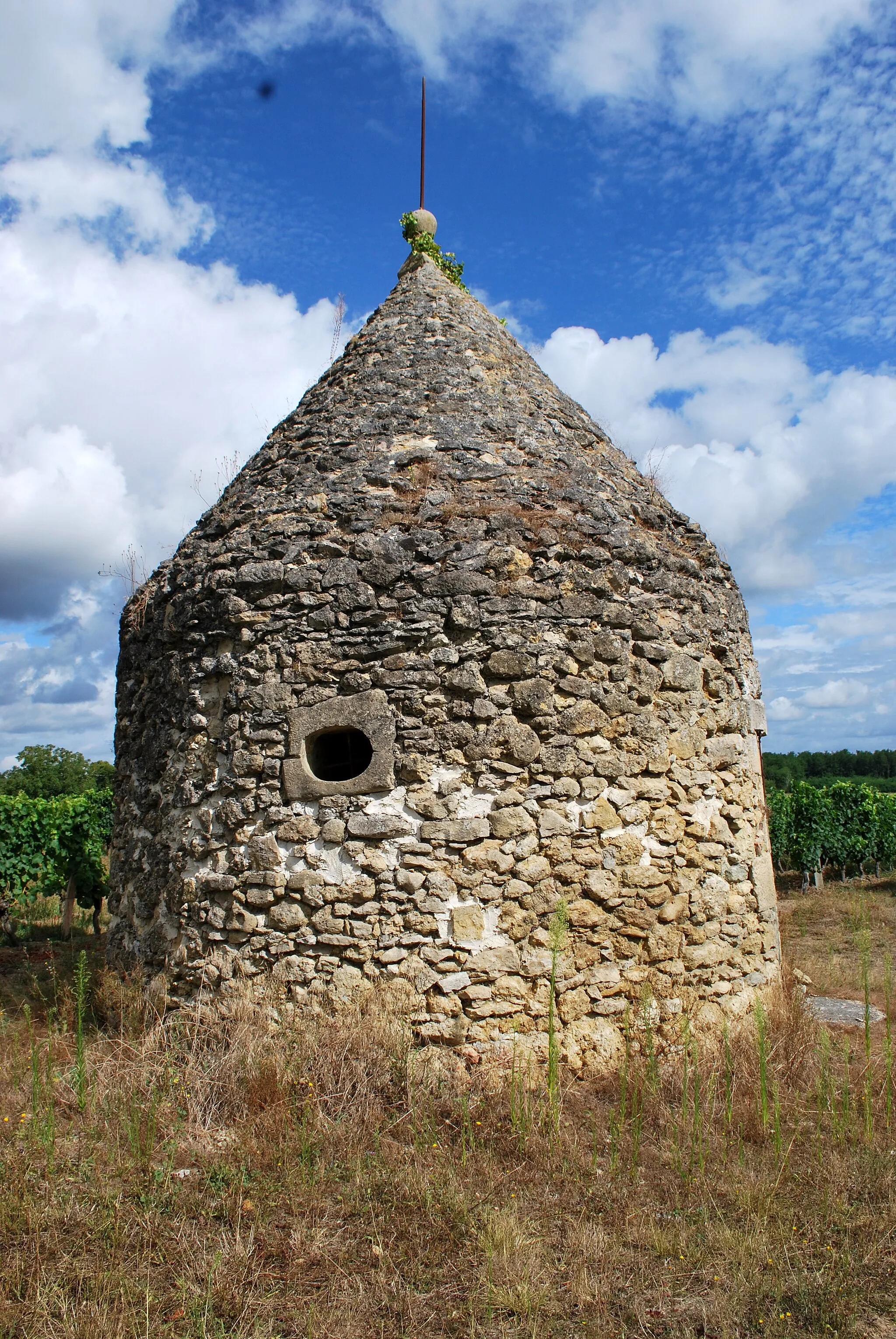 Photo showing: Budos la Glacière du château