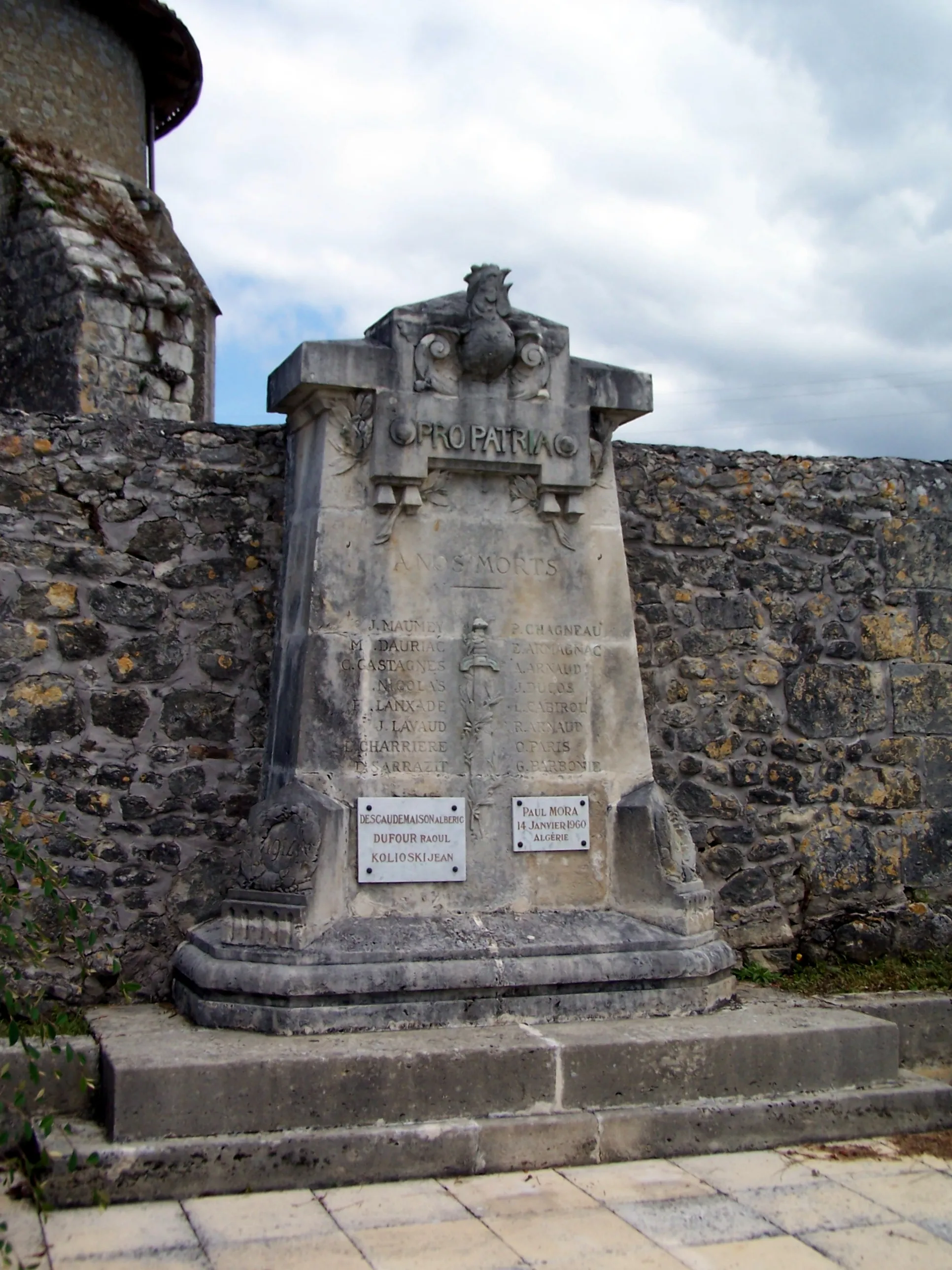 Photo showing: War memorial Doulezon (Gironde, France)
