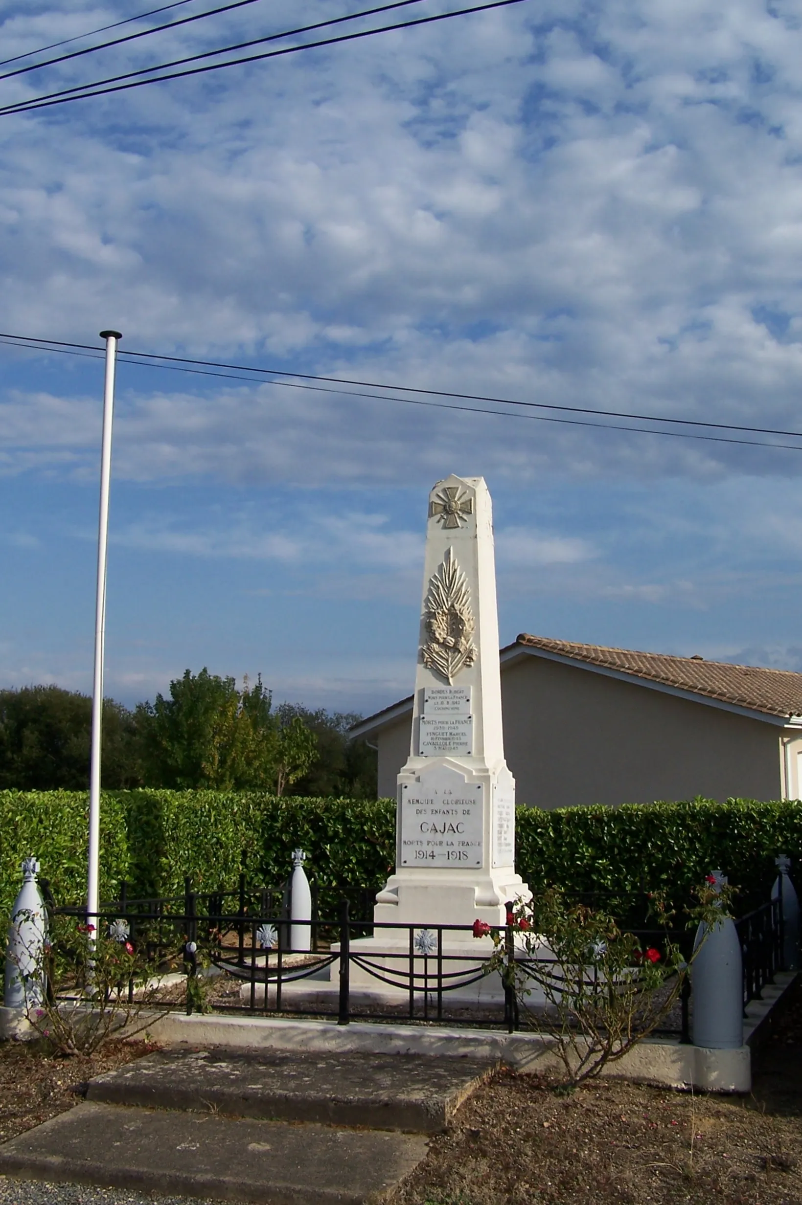 Photo showing: War memorial of Gajac (Gironde, France)