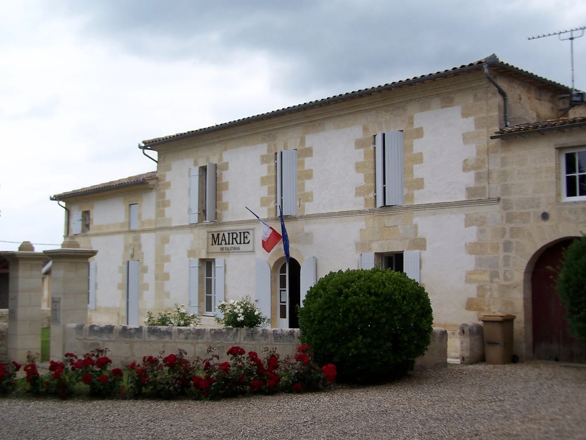 Photo showing: Town hall of Faleyras (Gironde, France)