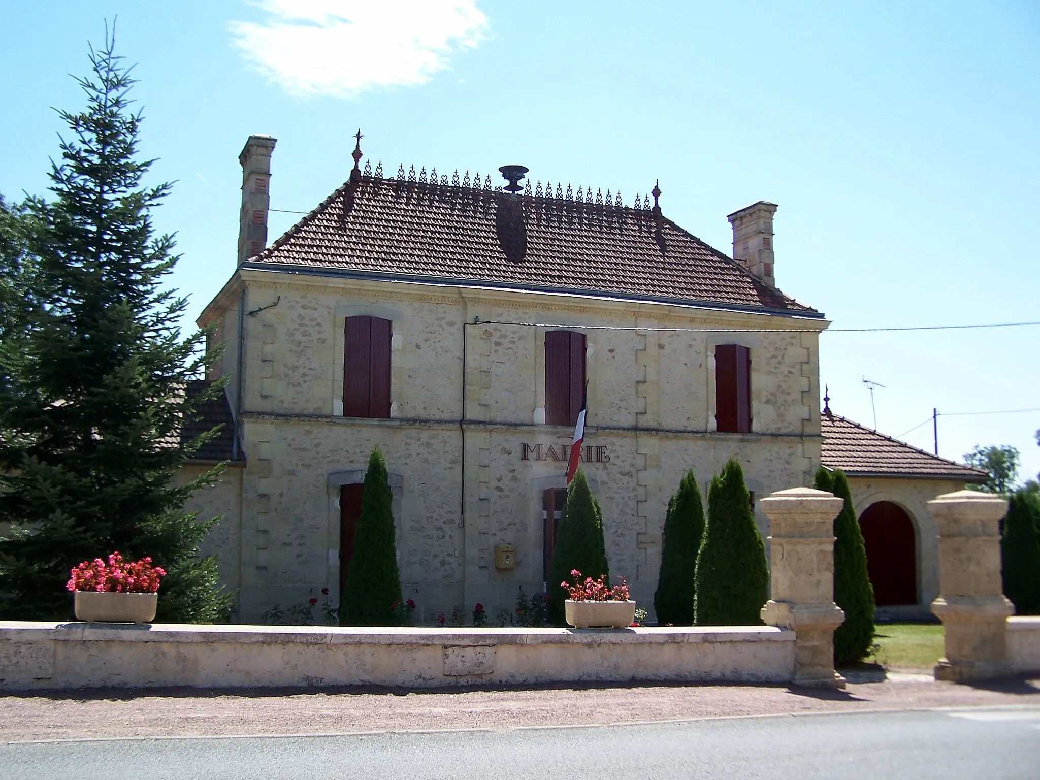 Photo showing: Town hall of Cleyrac (Gironde, France)
