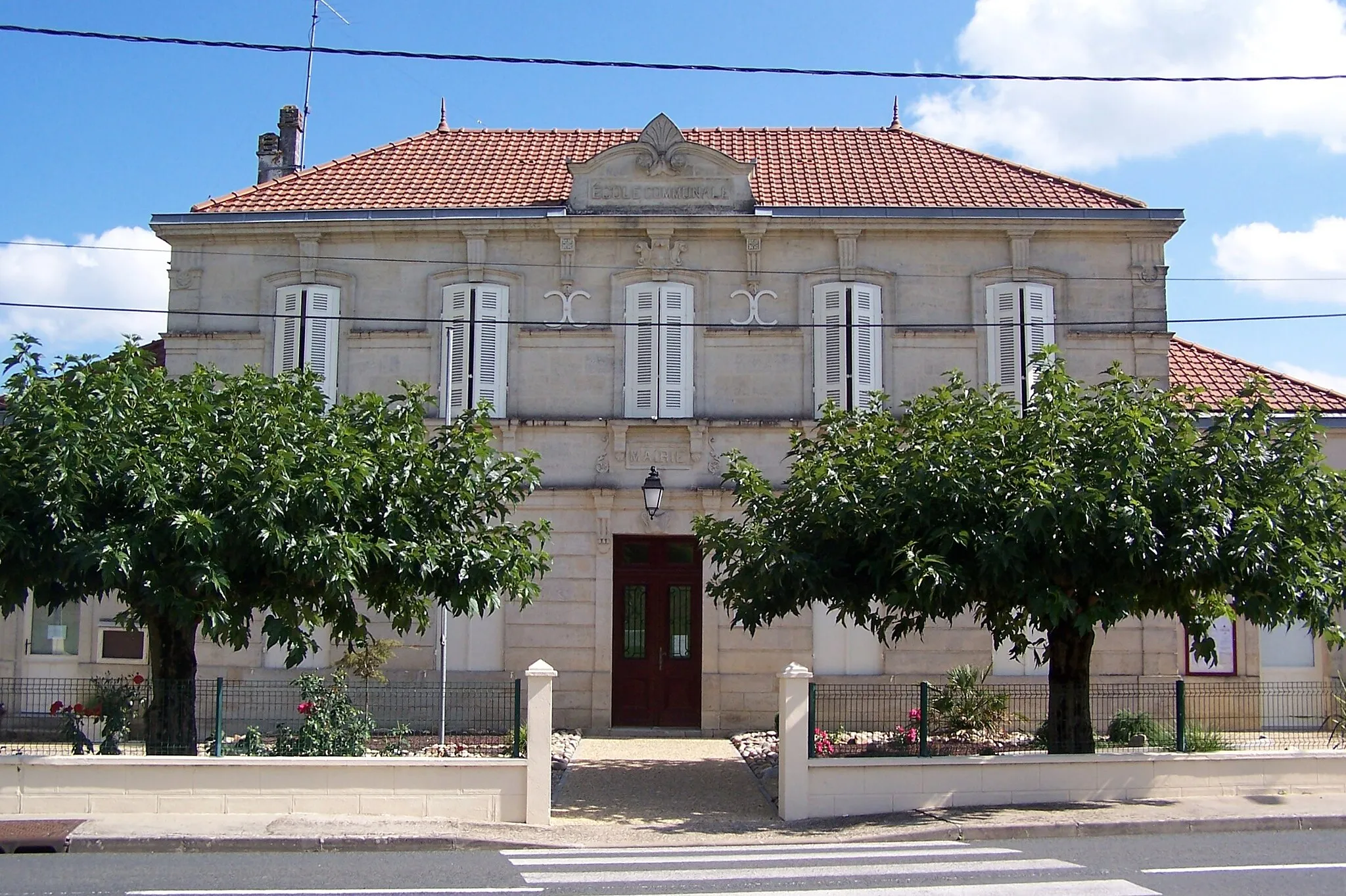 Photo showing: Town hall of Camiran (Gironde, France)