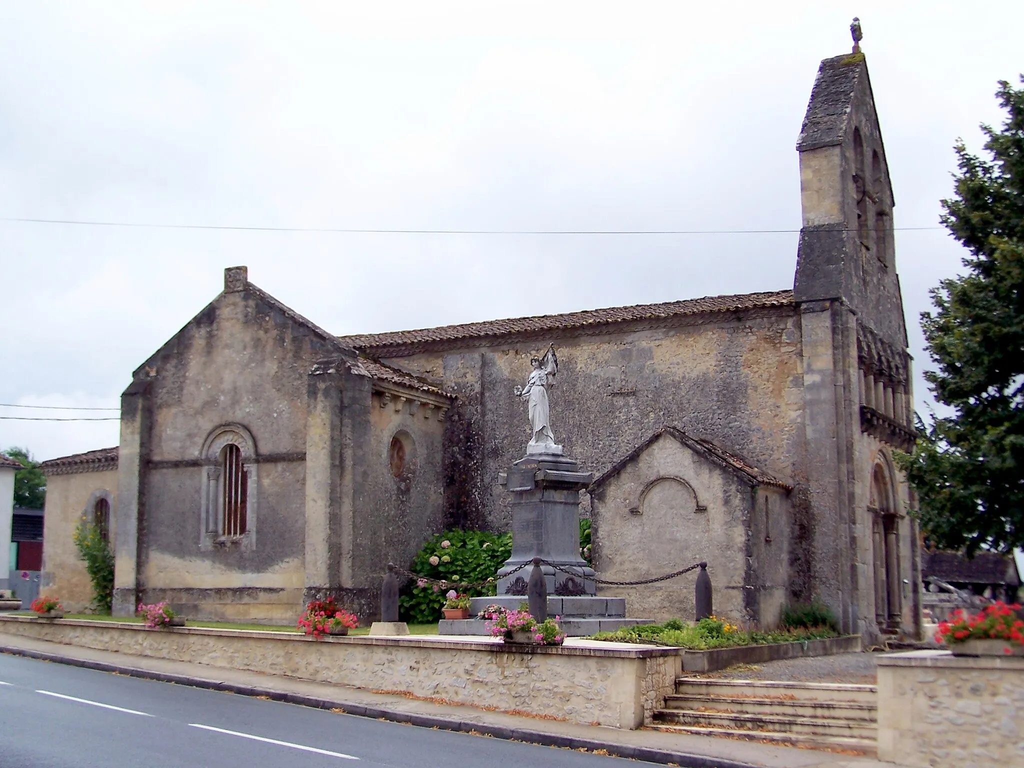 Photo showing: Church Saint-Hilaire of Soussac (Gironde, France)