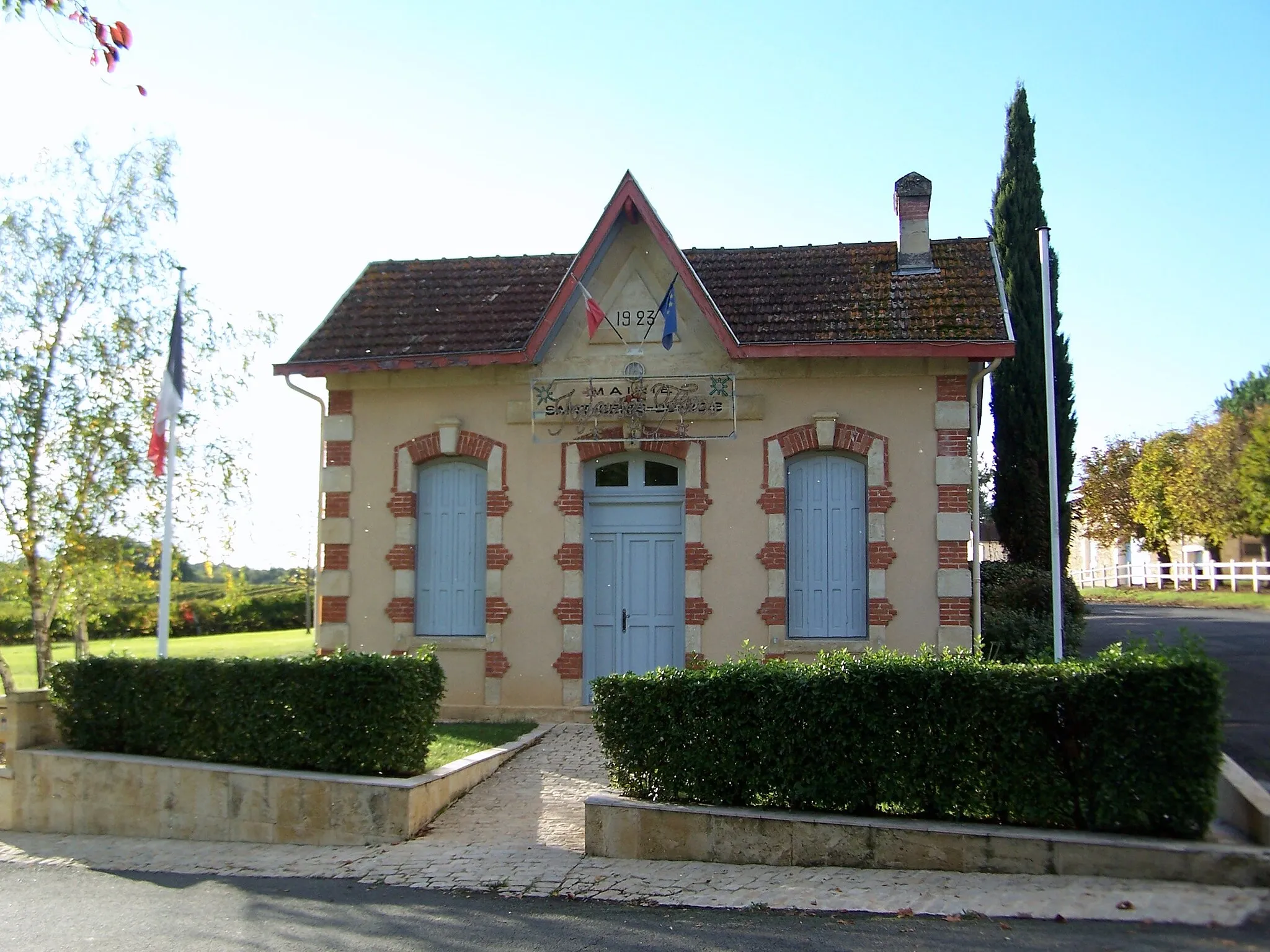 Photo showing: Town hall of Saint-Genis-du-Bois (Gironde, France)