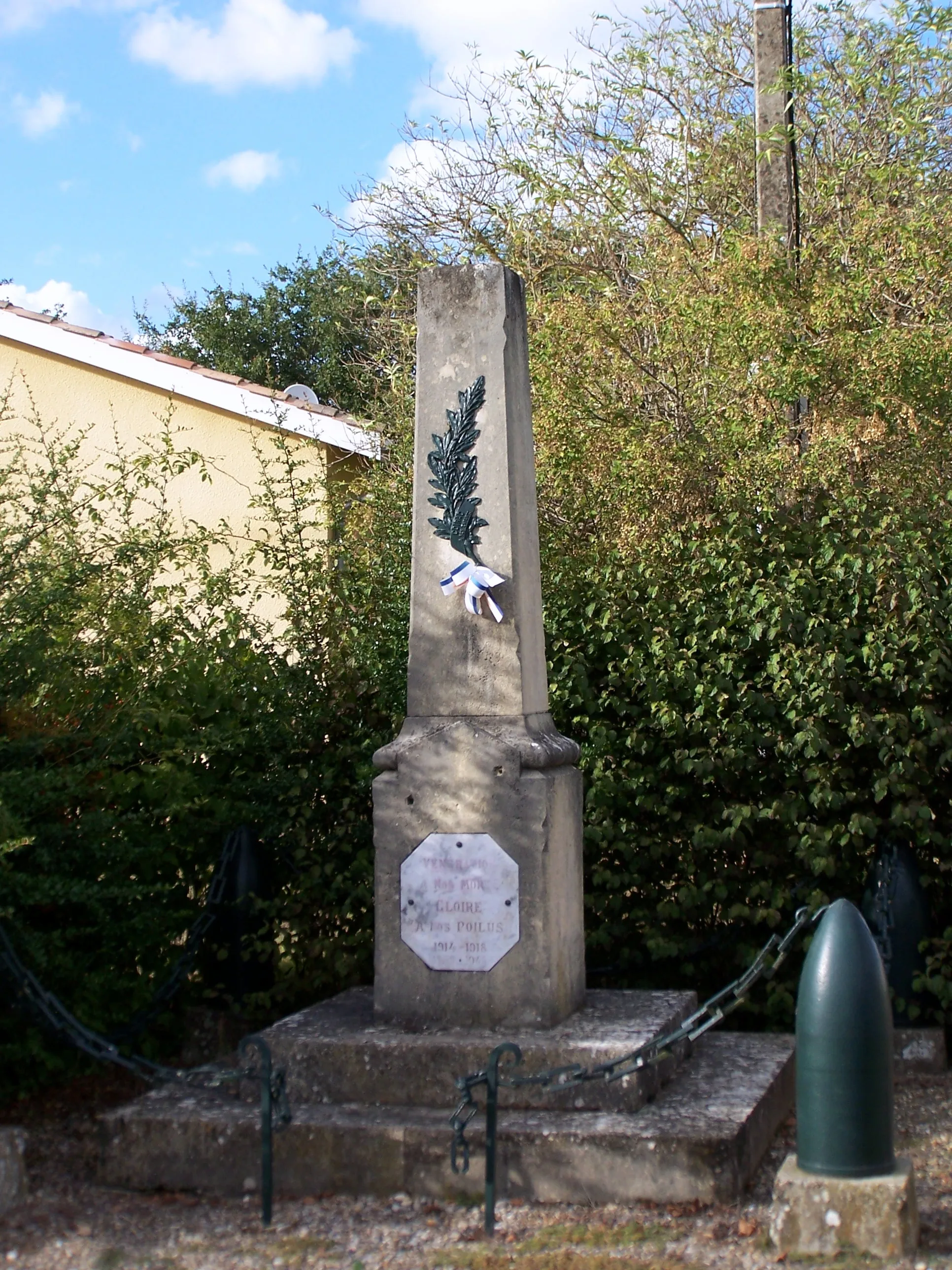 Photo showing: War memorial of Coirac (Gironde, France)