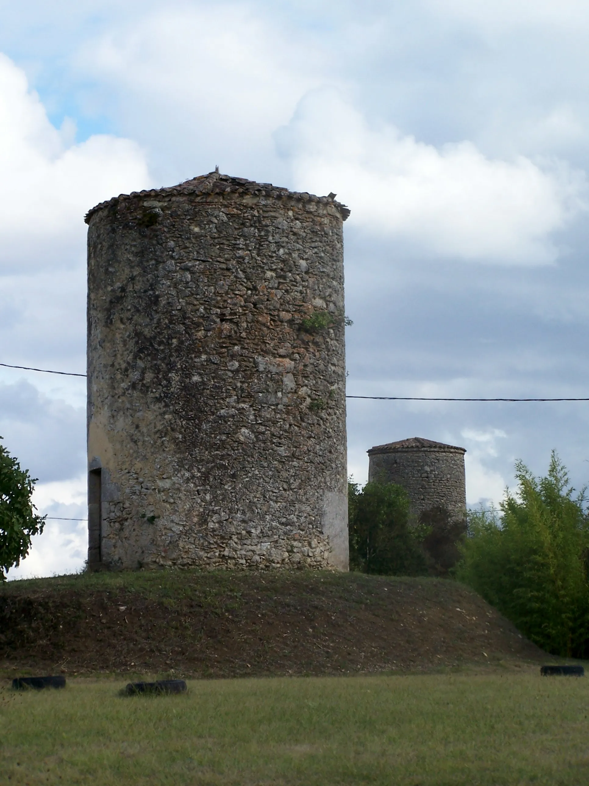 Photo showing: Towers in Gornac (Gironde, France)