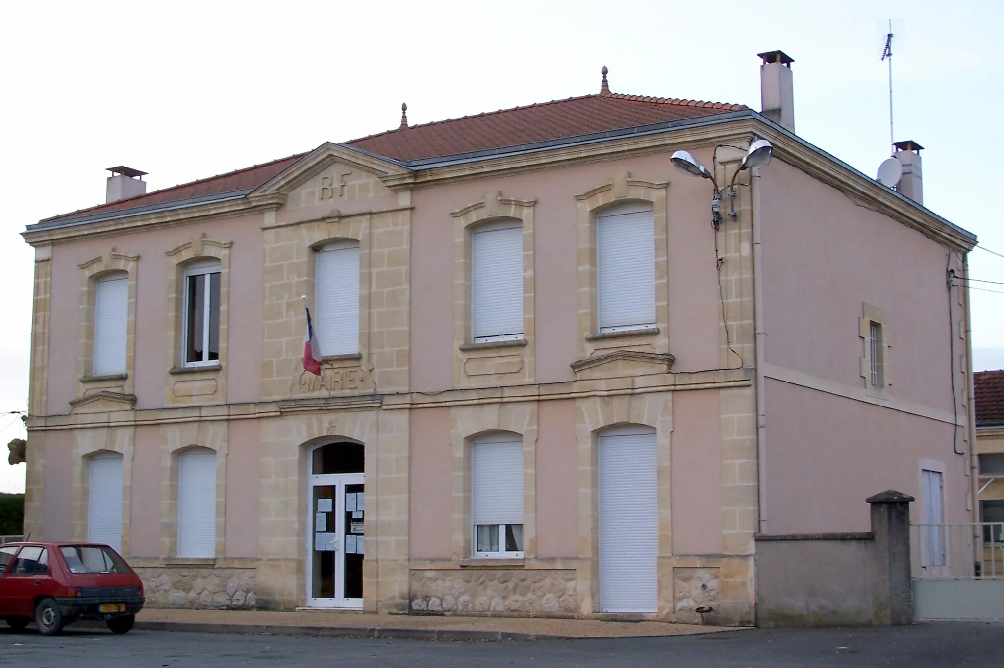 Photo showing: Town hall of Saint-Laurent-du-Bois (Gironde, France)