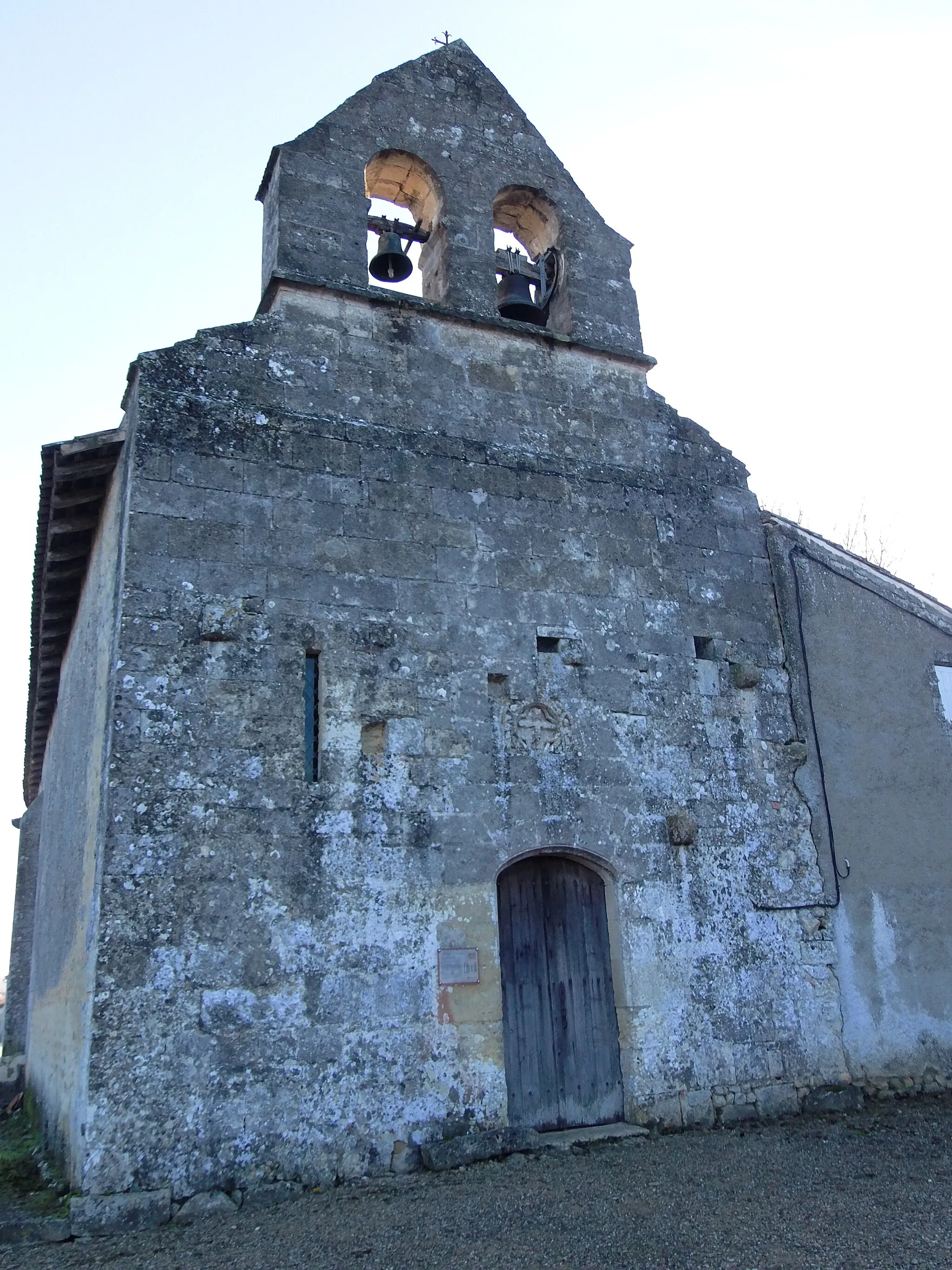 Photo showing: Clocher de la chapelle Saint-Jacques de Bellebat (Gironde, France), décembre 2015. Voir aussi autre cliché.