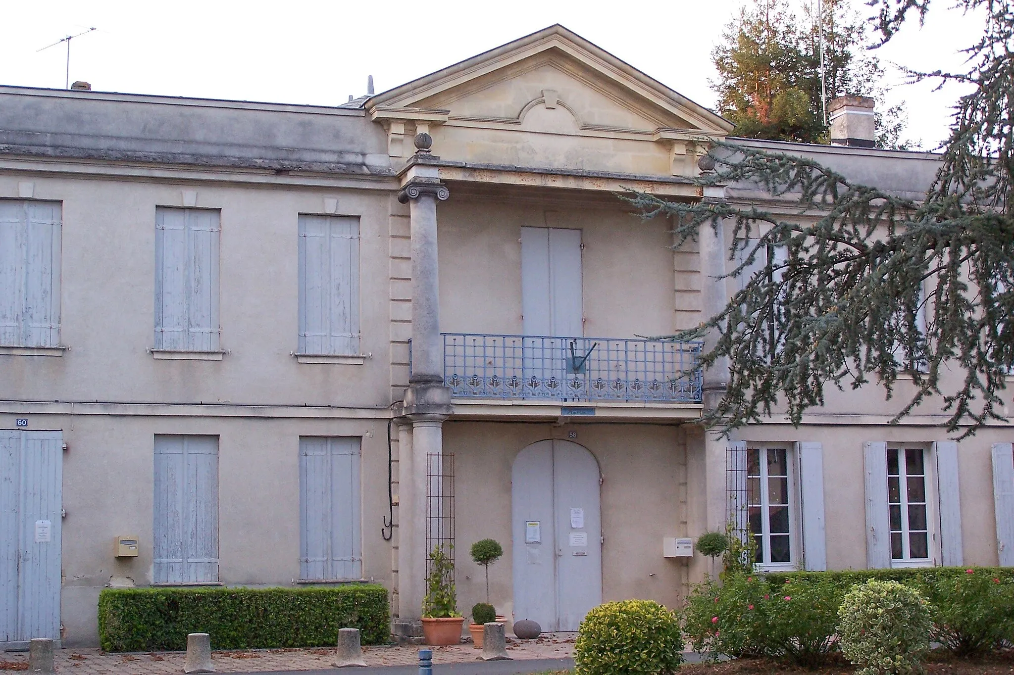 Photo showing: Town hall of Loupiac (Gironde, France)