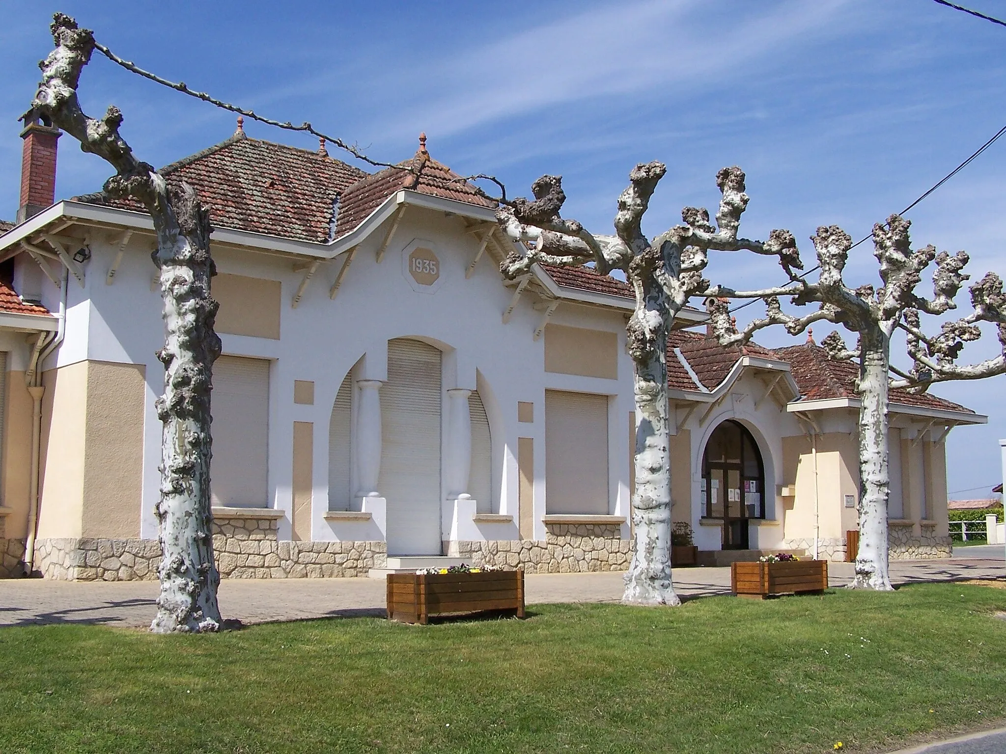 Photo showing: Town hall of Monprimblanc (Gironde, France)