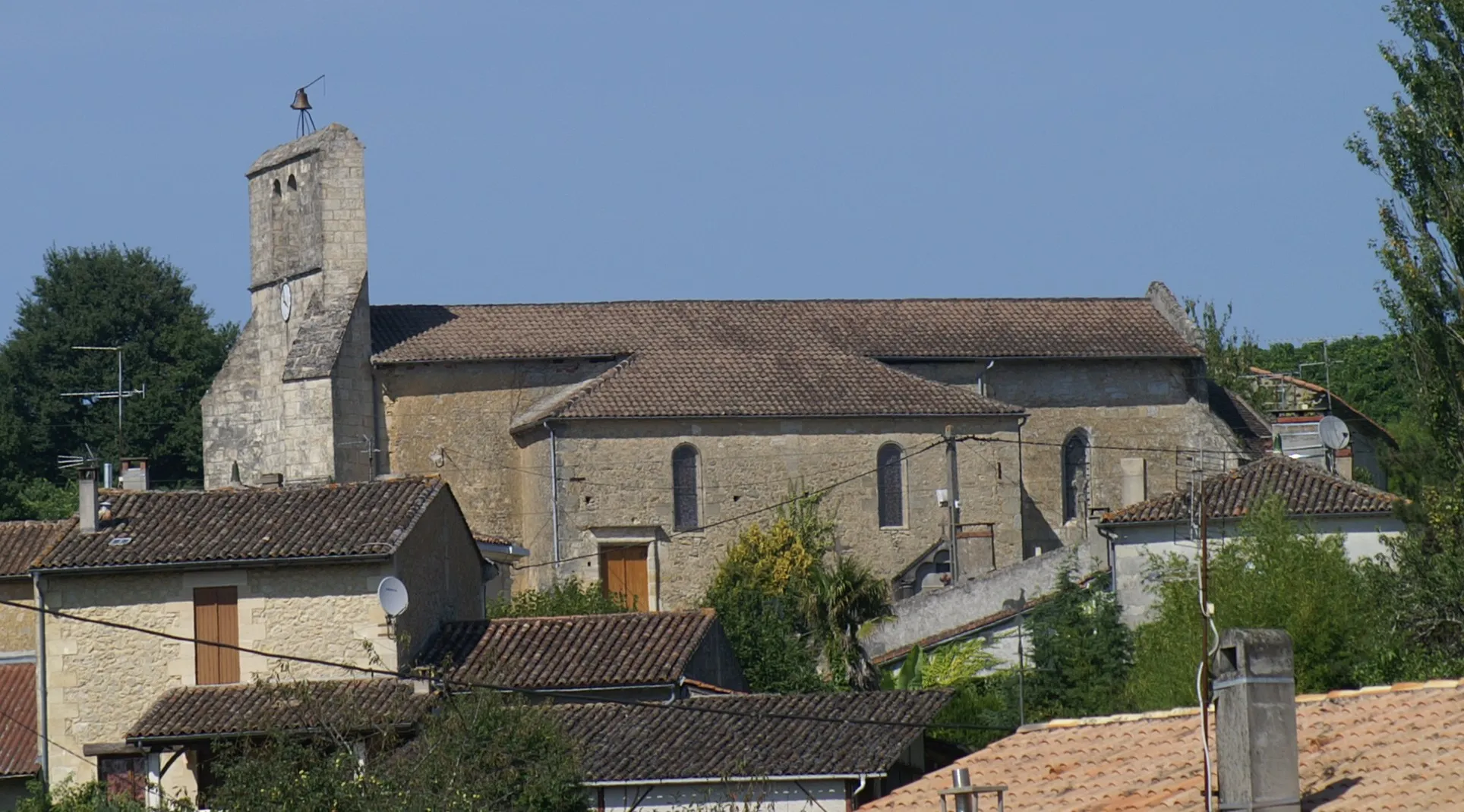 Photo showing: This building is indexed in the base Mérimée, a database of architectural heritage maintained by the French Ministry of Culture, under the reference PA00083842 .